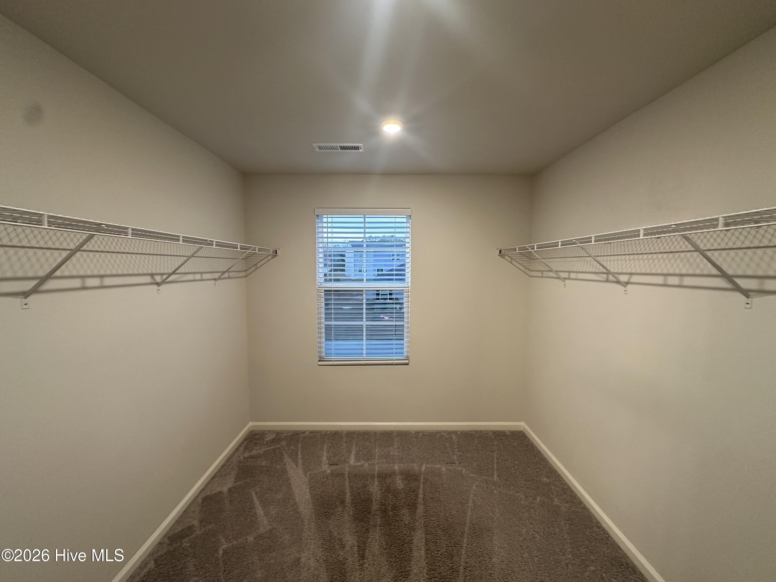 100549378 | Photo 16