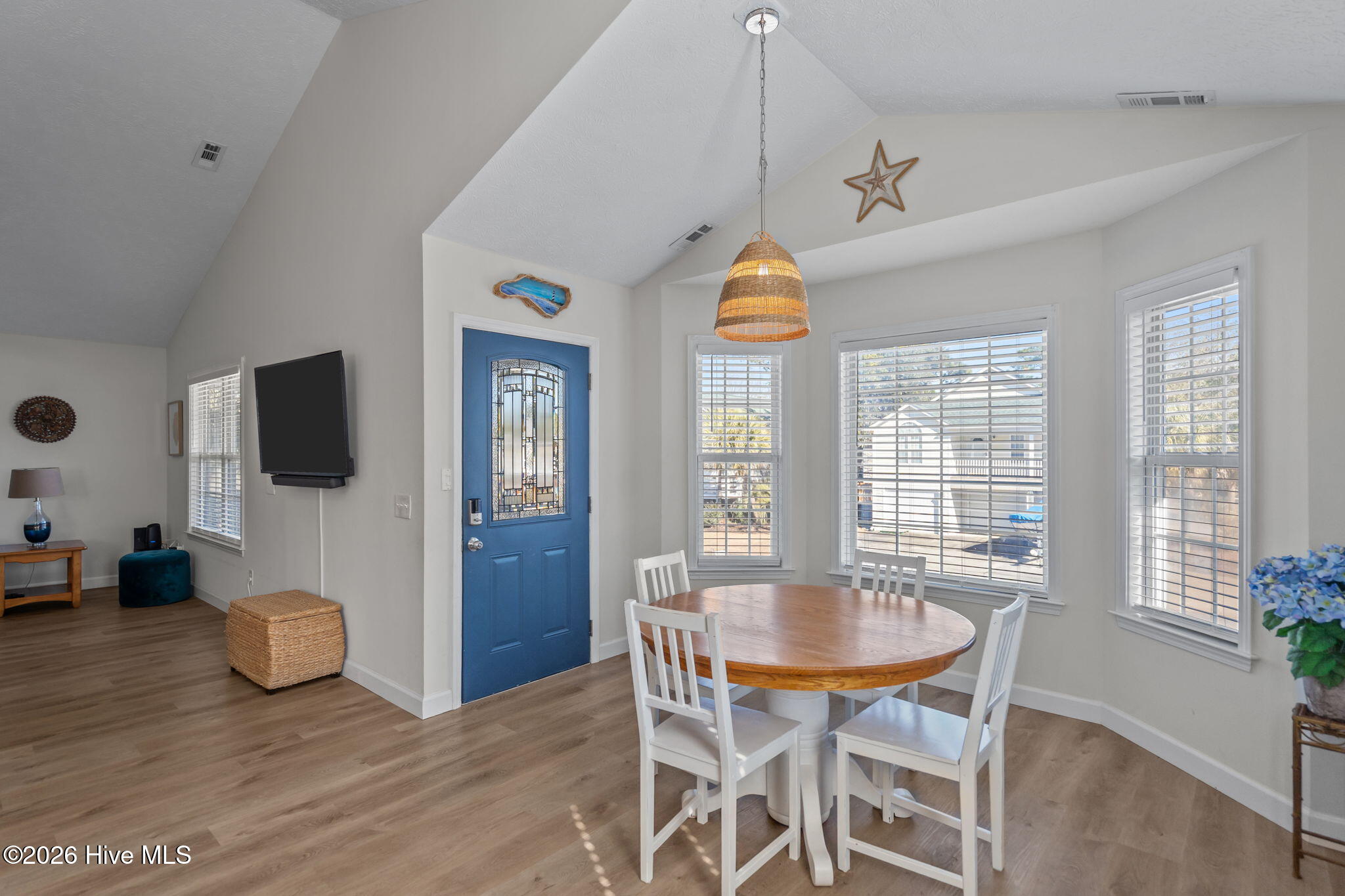 100555405 | Photo 38