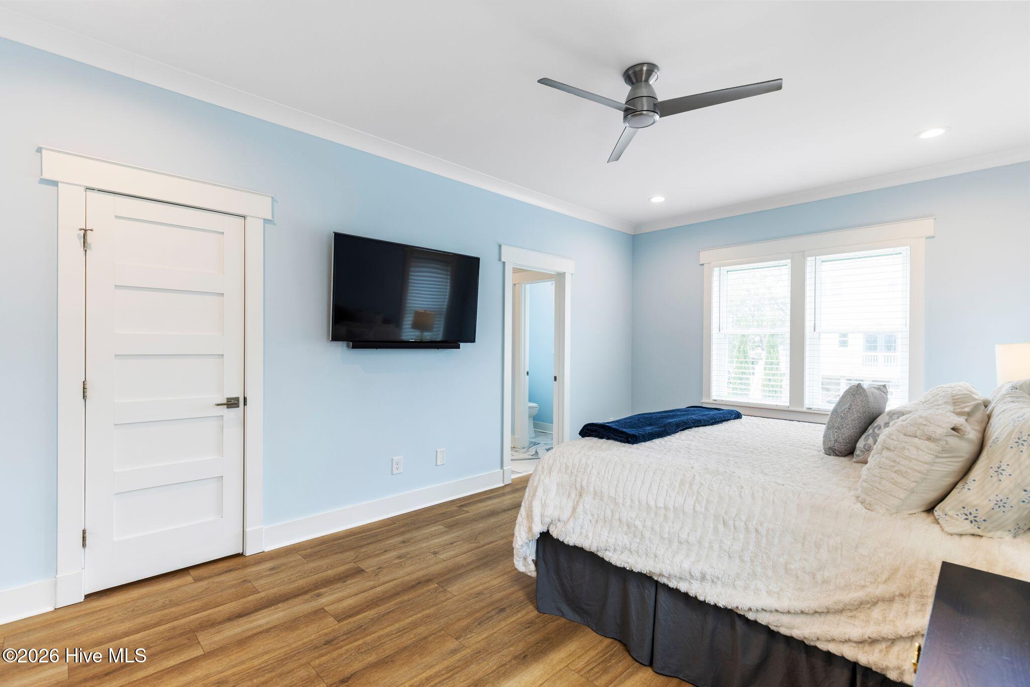 100570540 | Photo 11