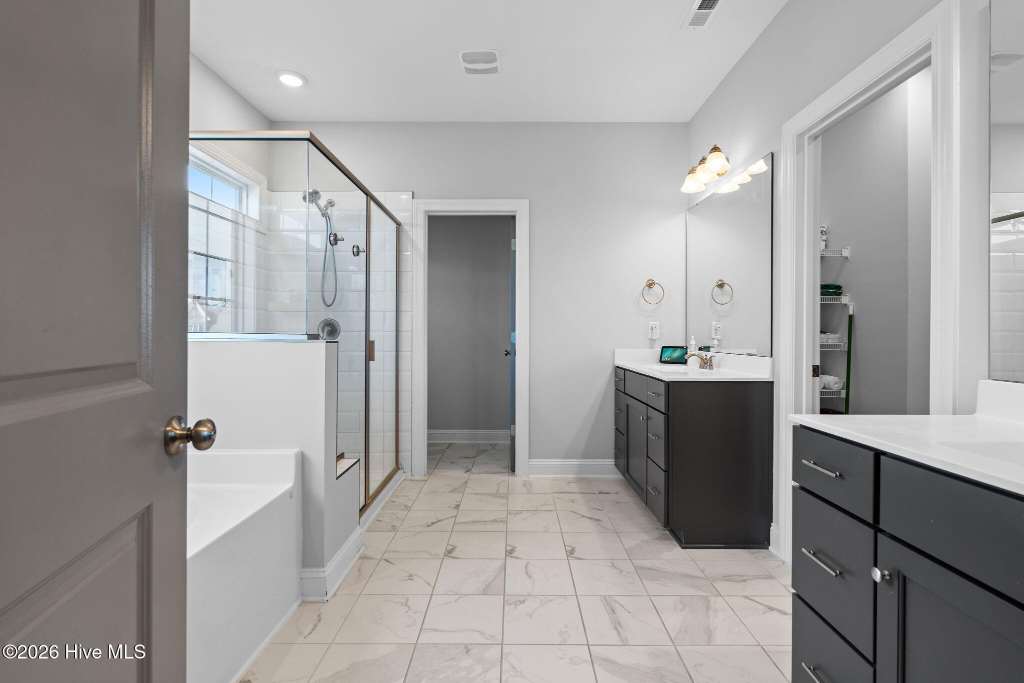 100564954 | Photo 36