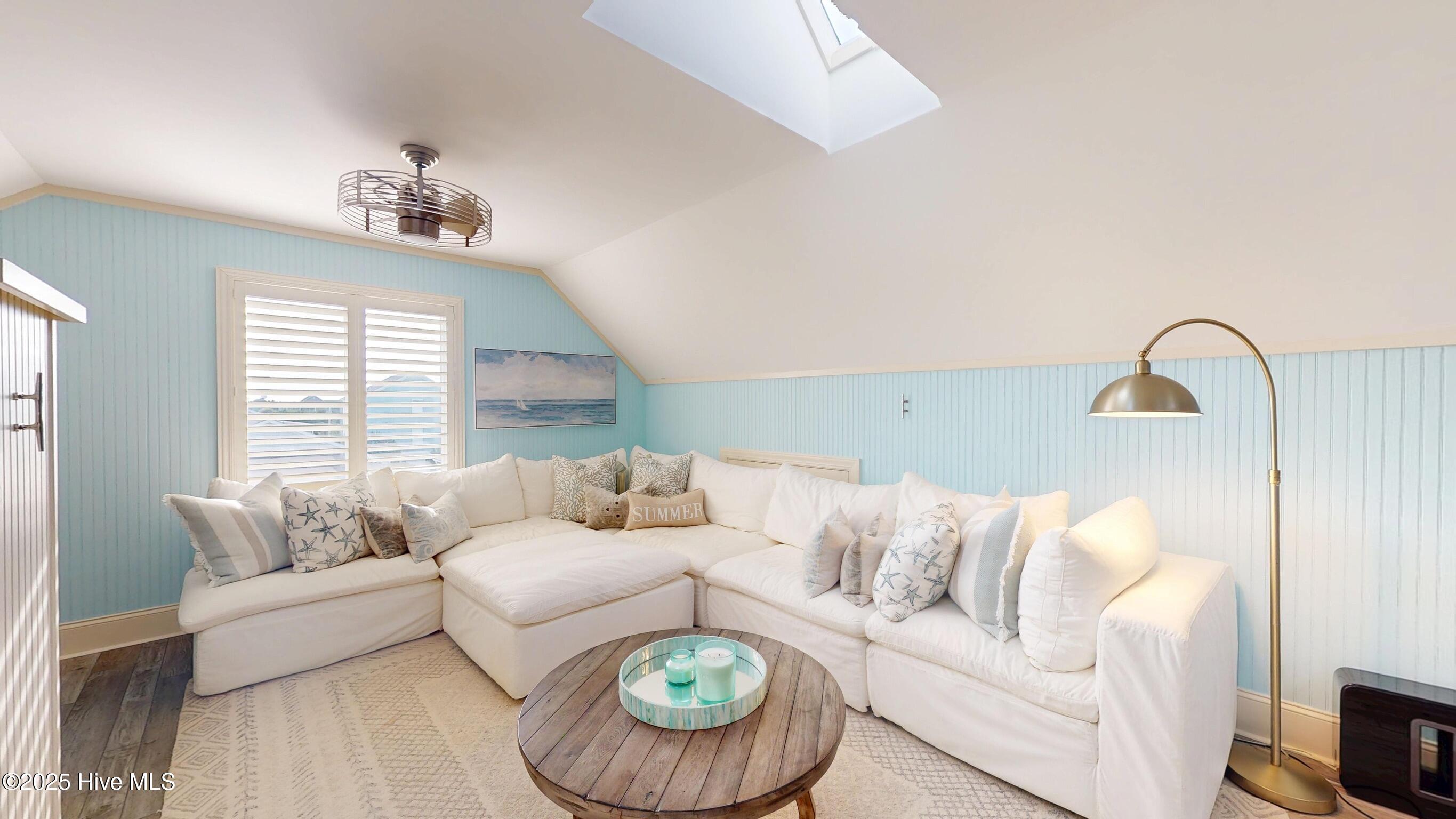 100543231 | Photo 70