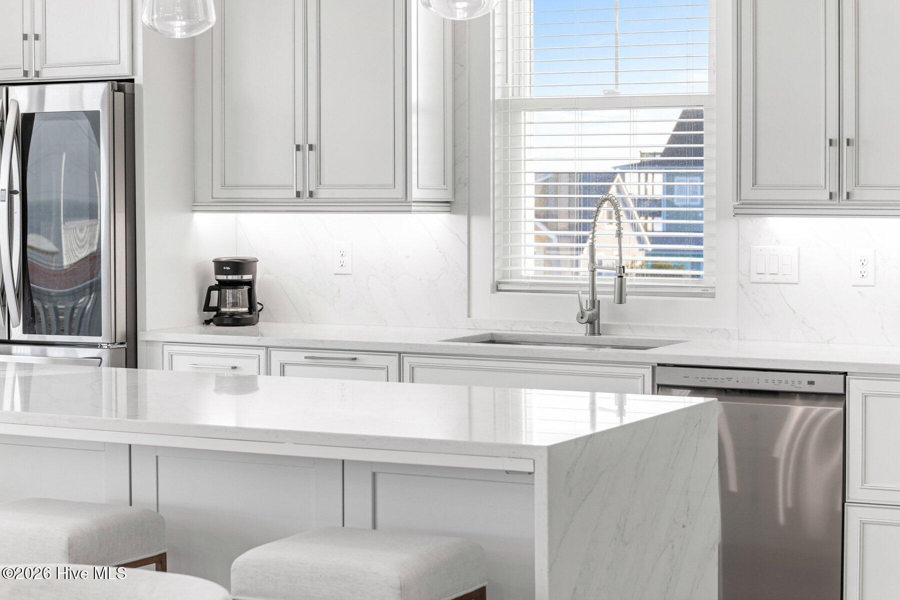 100561823 | Photo 16