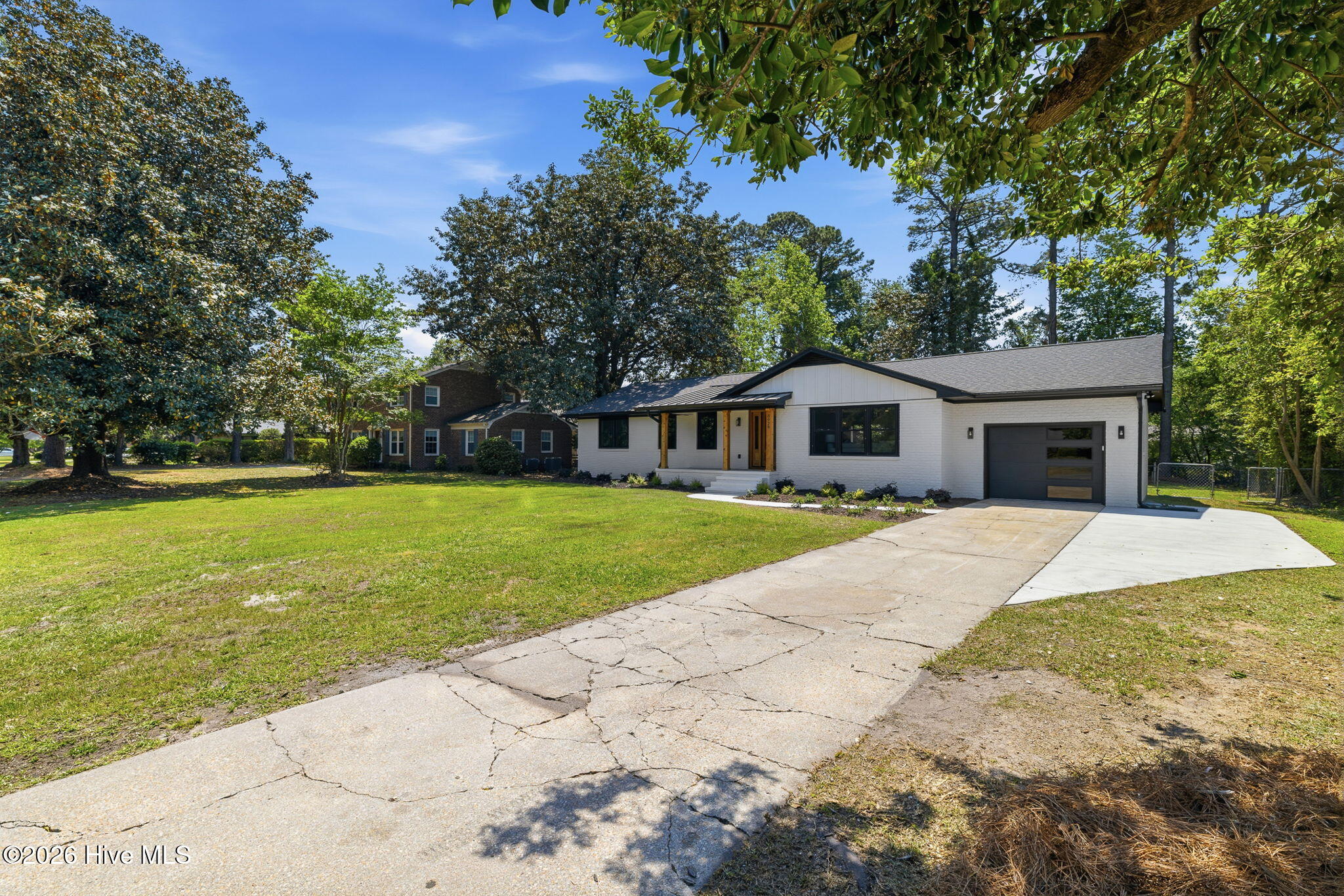 100569769 | Photo 73