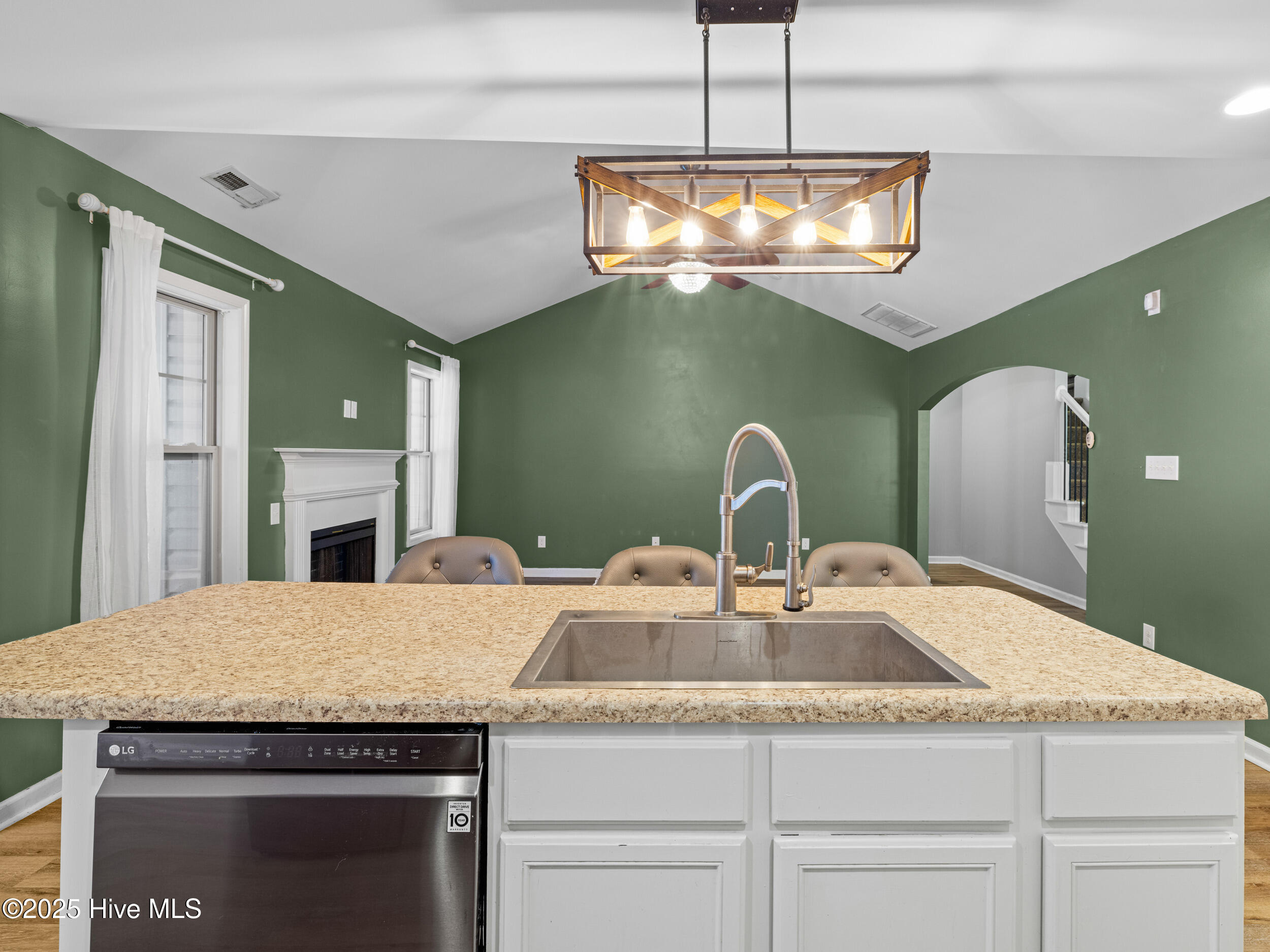 100531847 | Photo 17