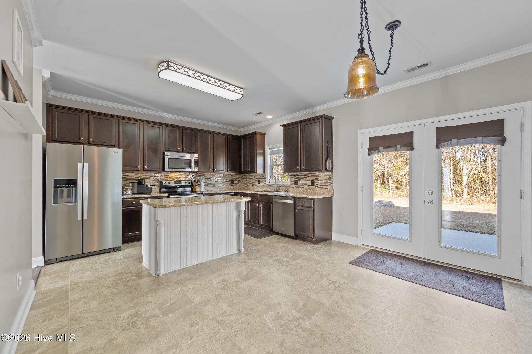 100547738 | Photo 10