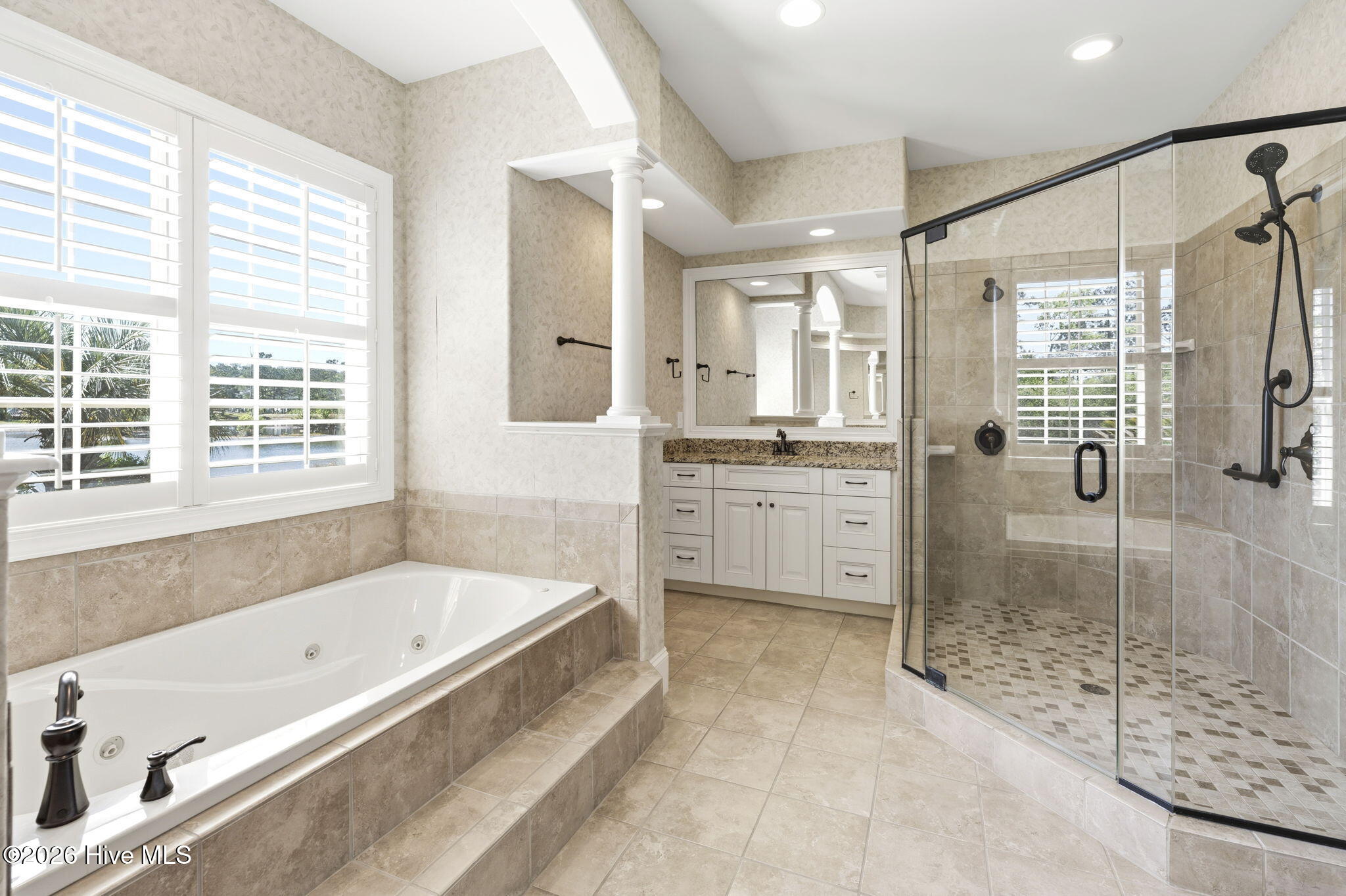 100568183 | Photo 29