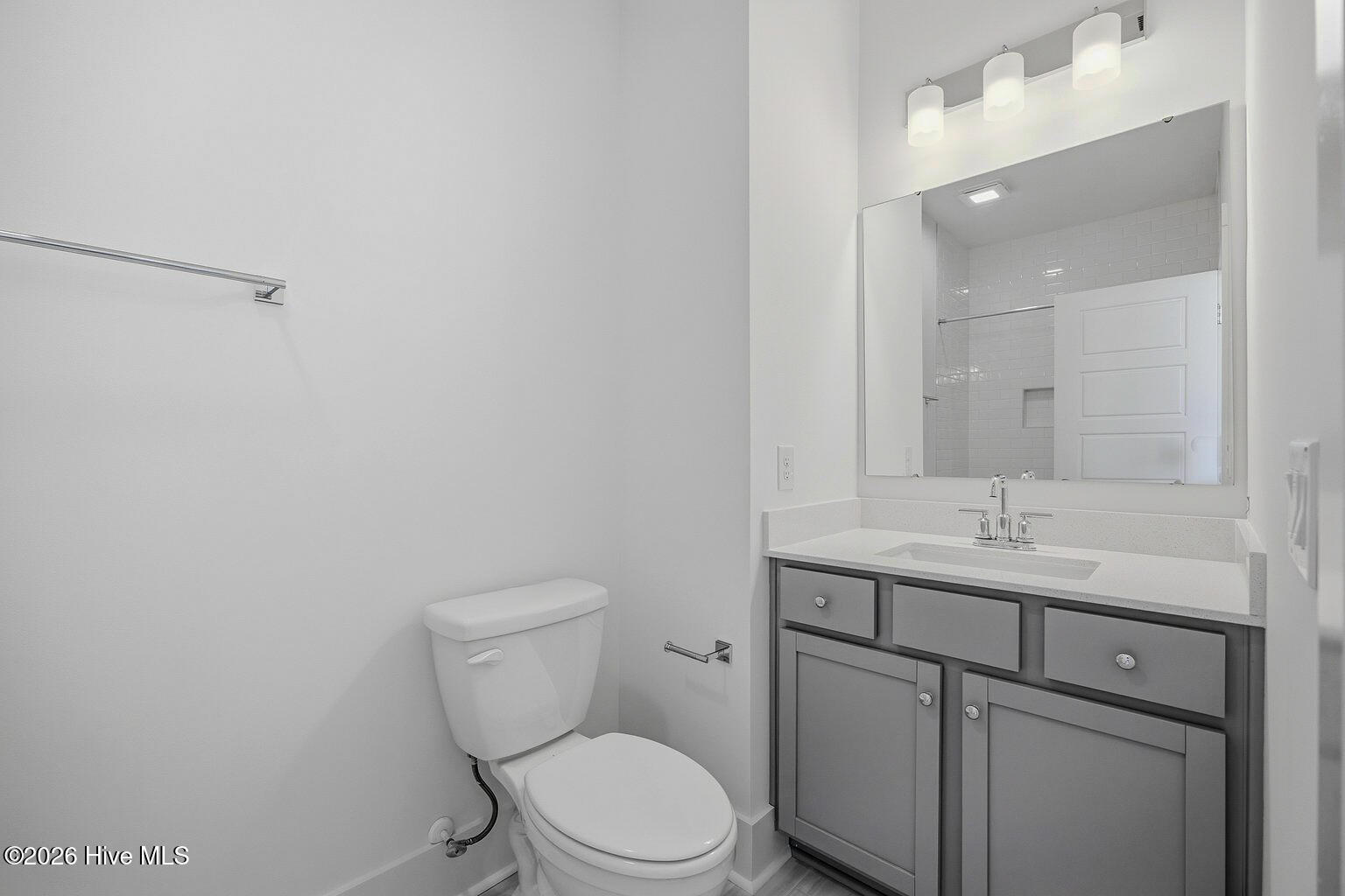 100561873 | Photo 25