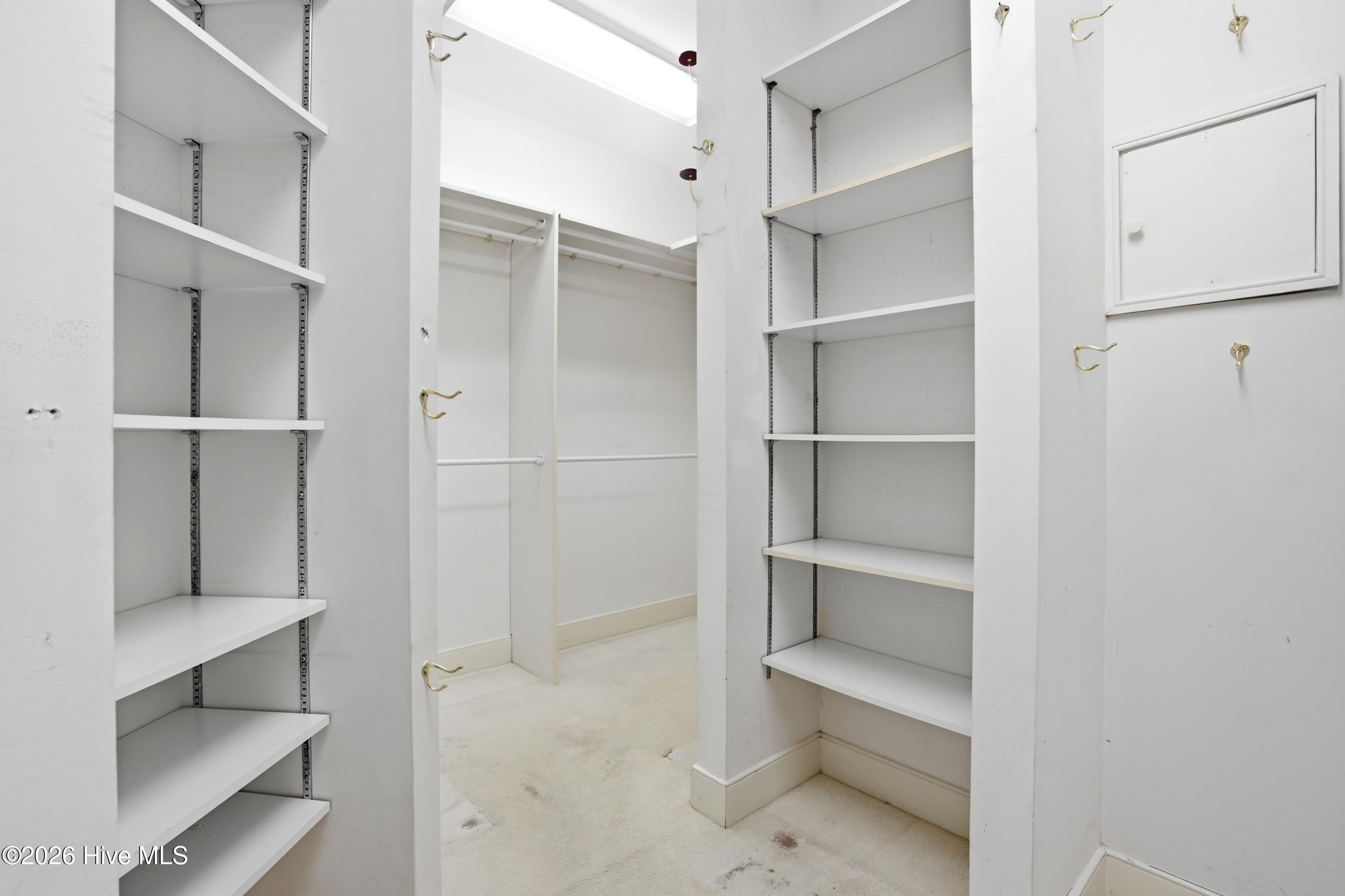 100556046 | Photo 57