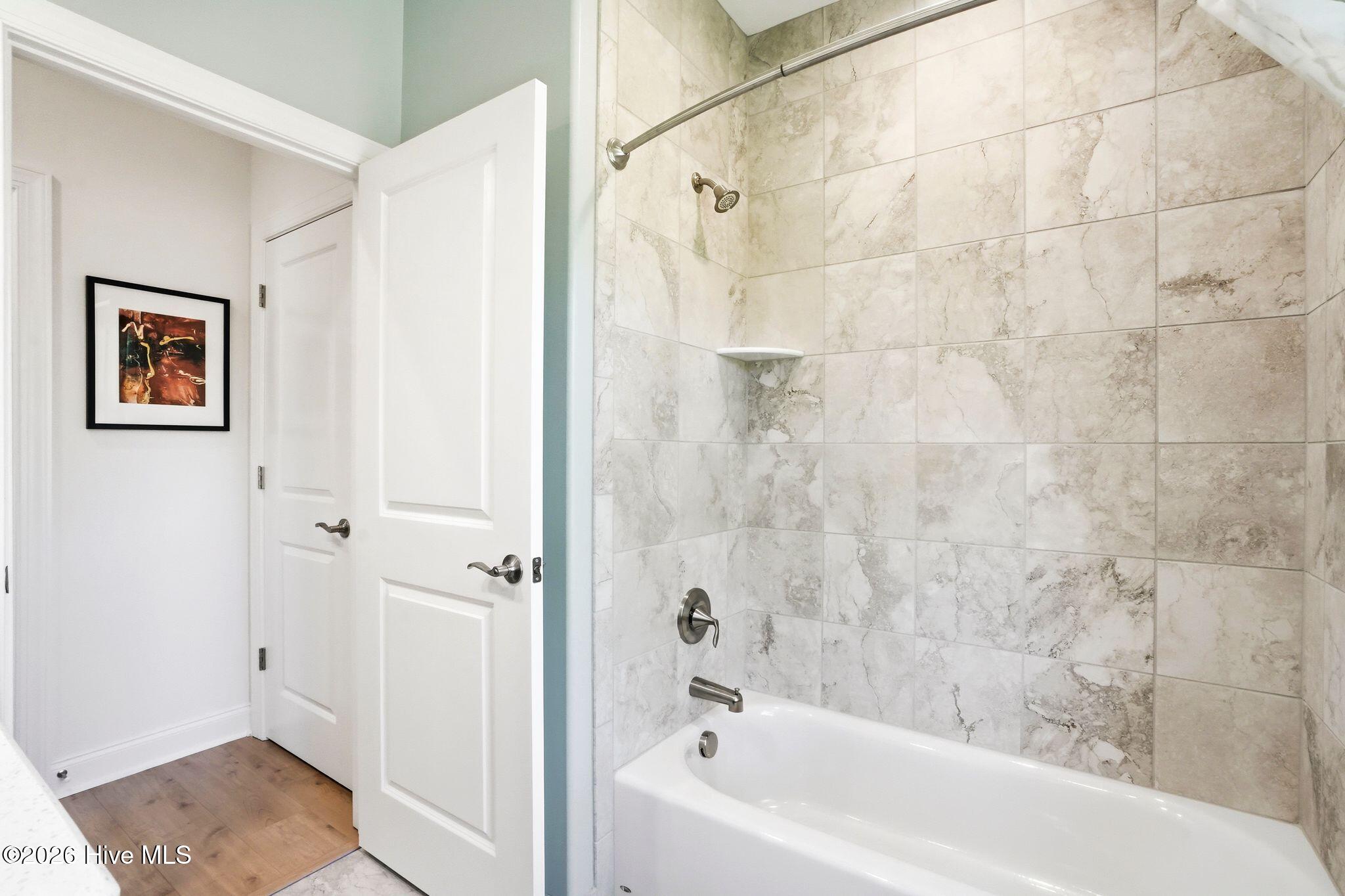 100569004 | Photo 10