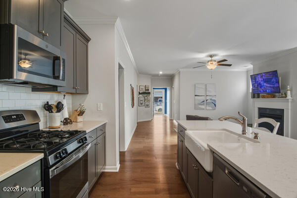 100549068 | Photo 11