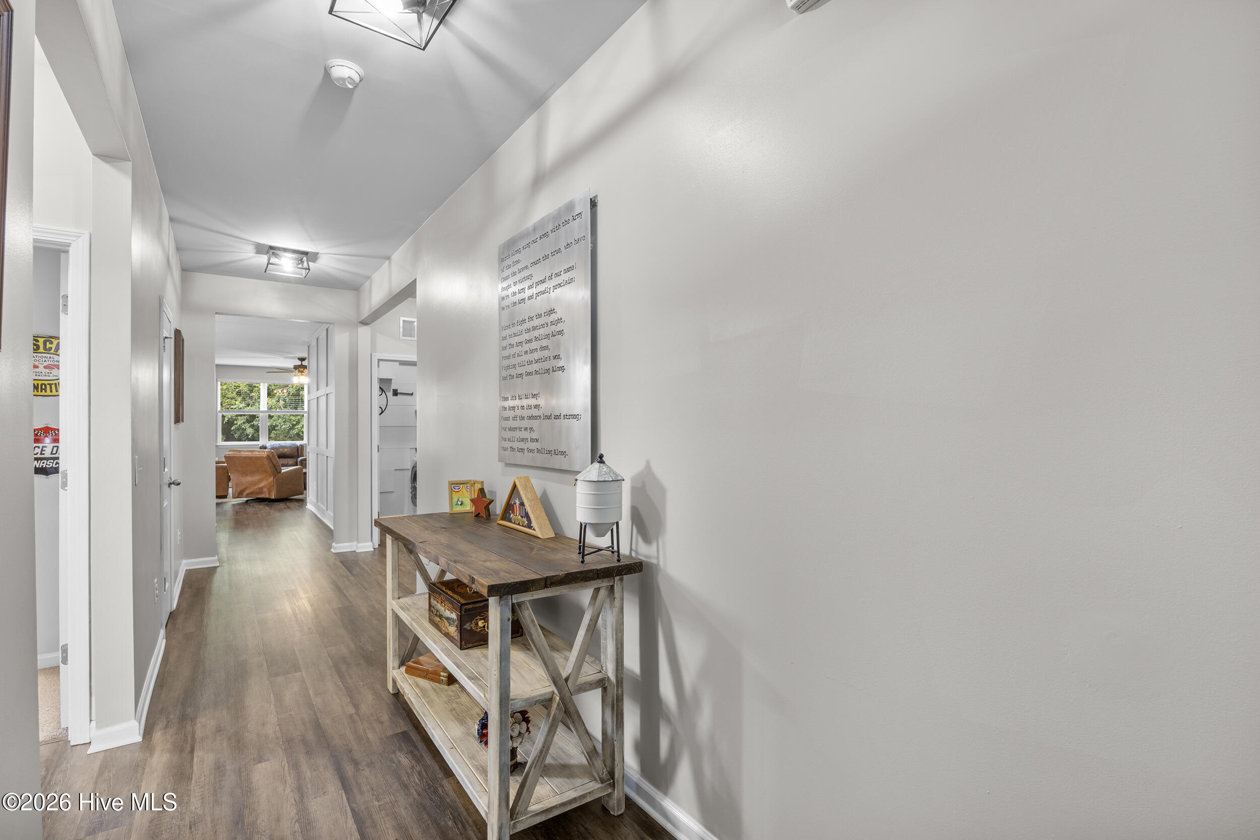 100570461 | Photo 11