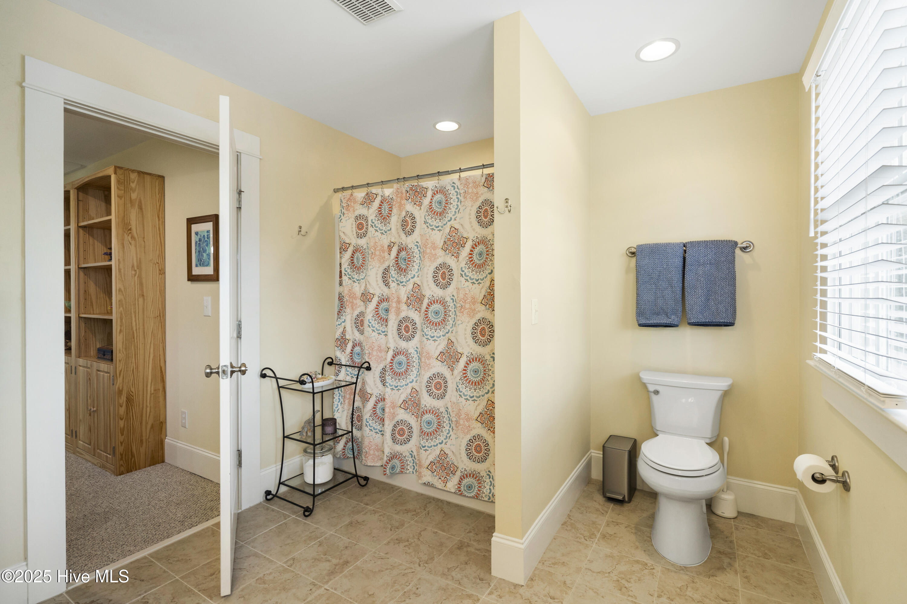 100545789 | Photo 32