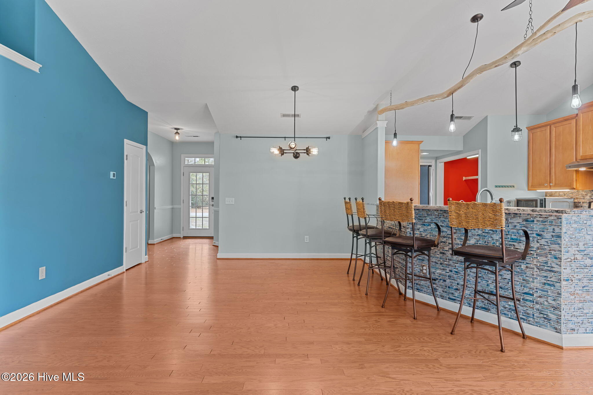 100563070 | Photo 10