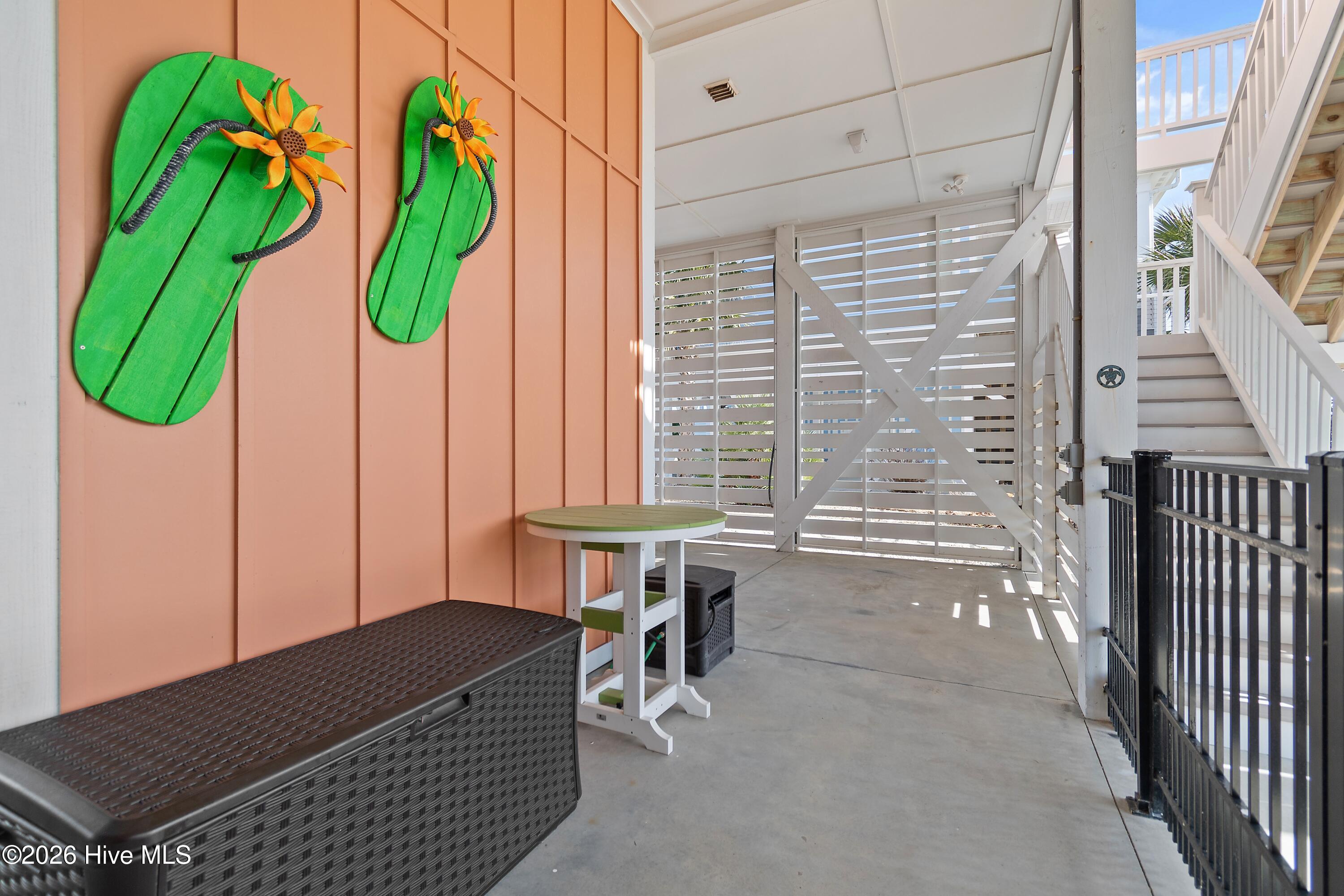 100547870 | Photo 52