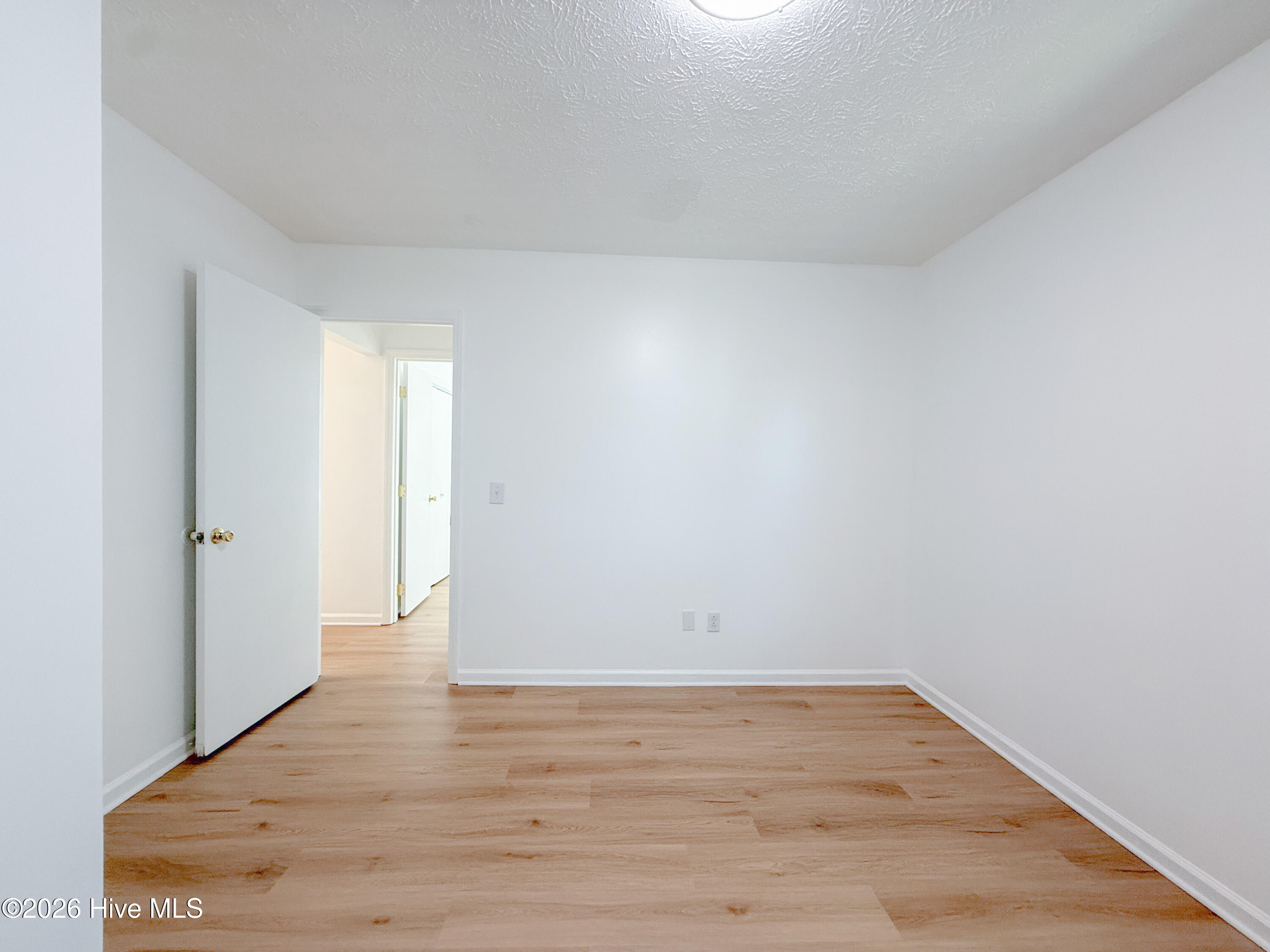 100568255 | Photo 55