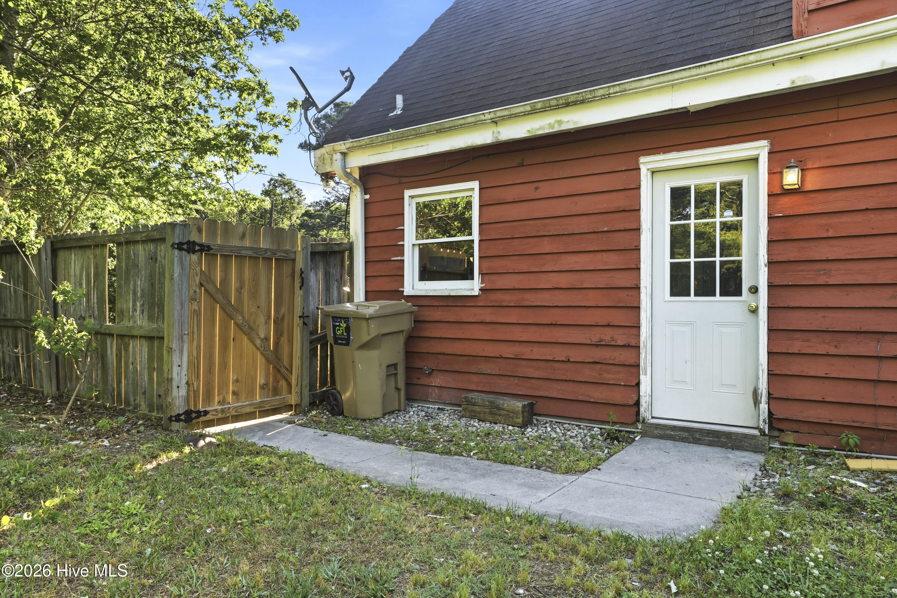 100568902 | Photo 46