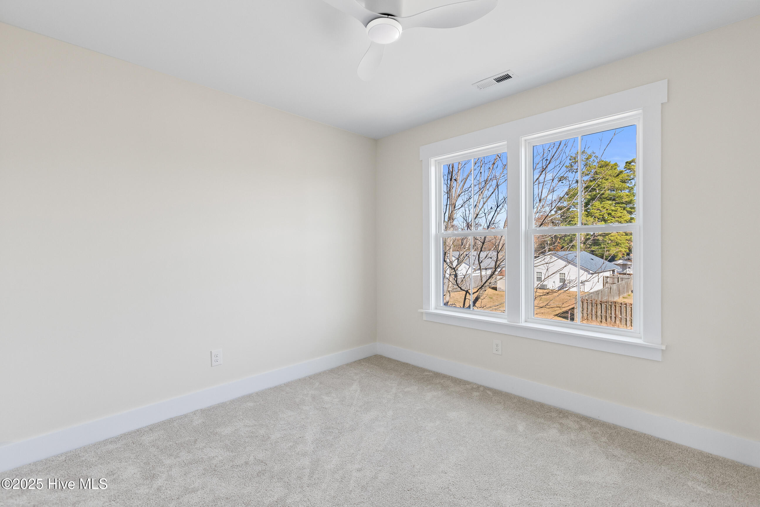 100546129 | Photo 26