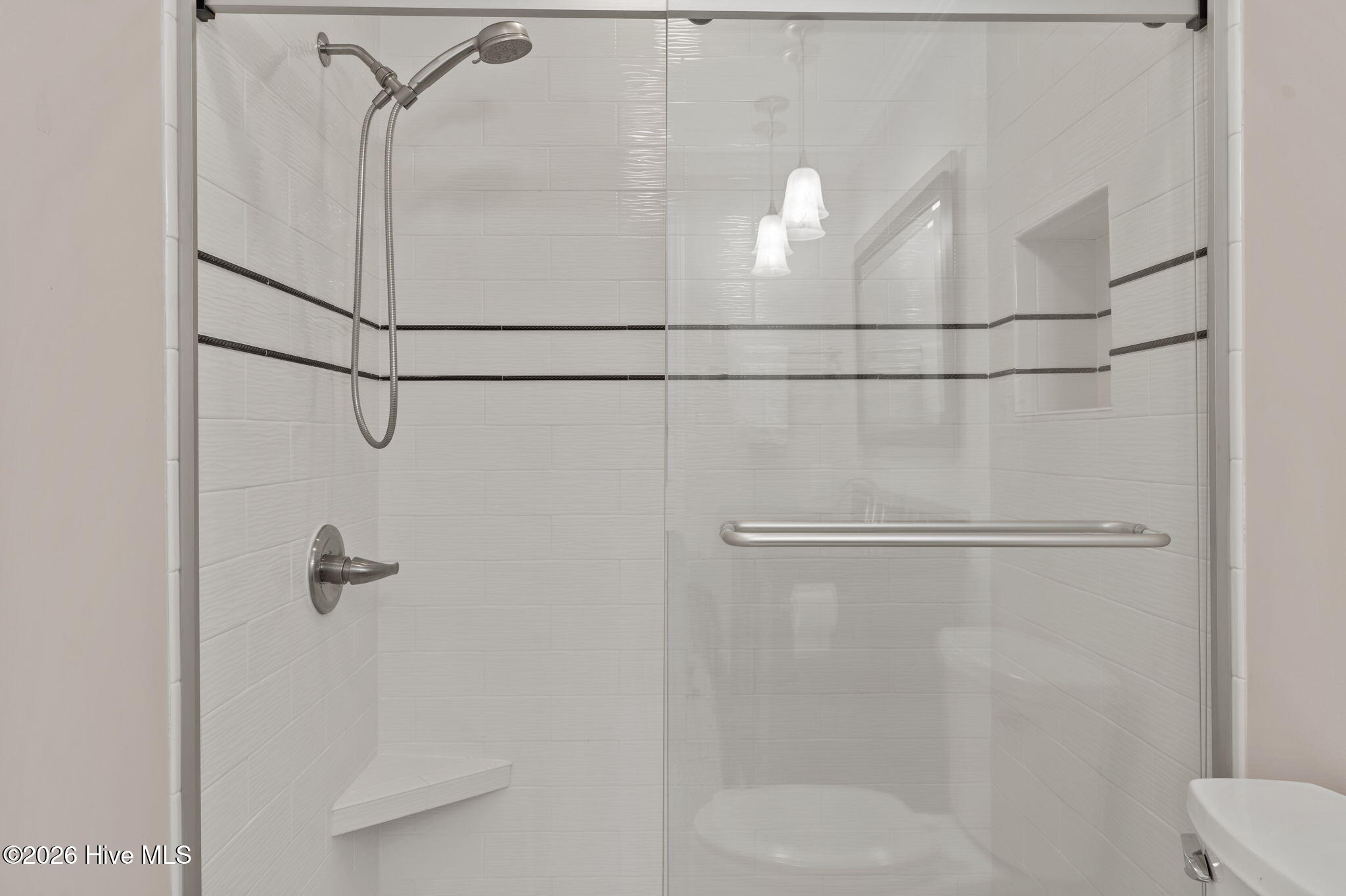 100558305 | Photo 33