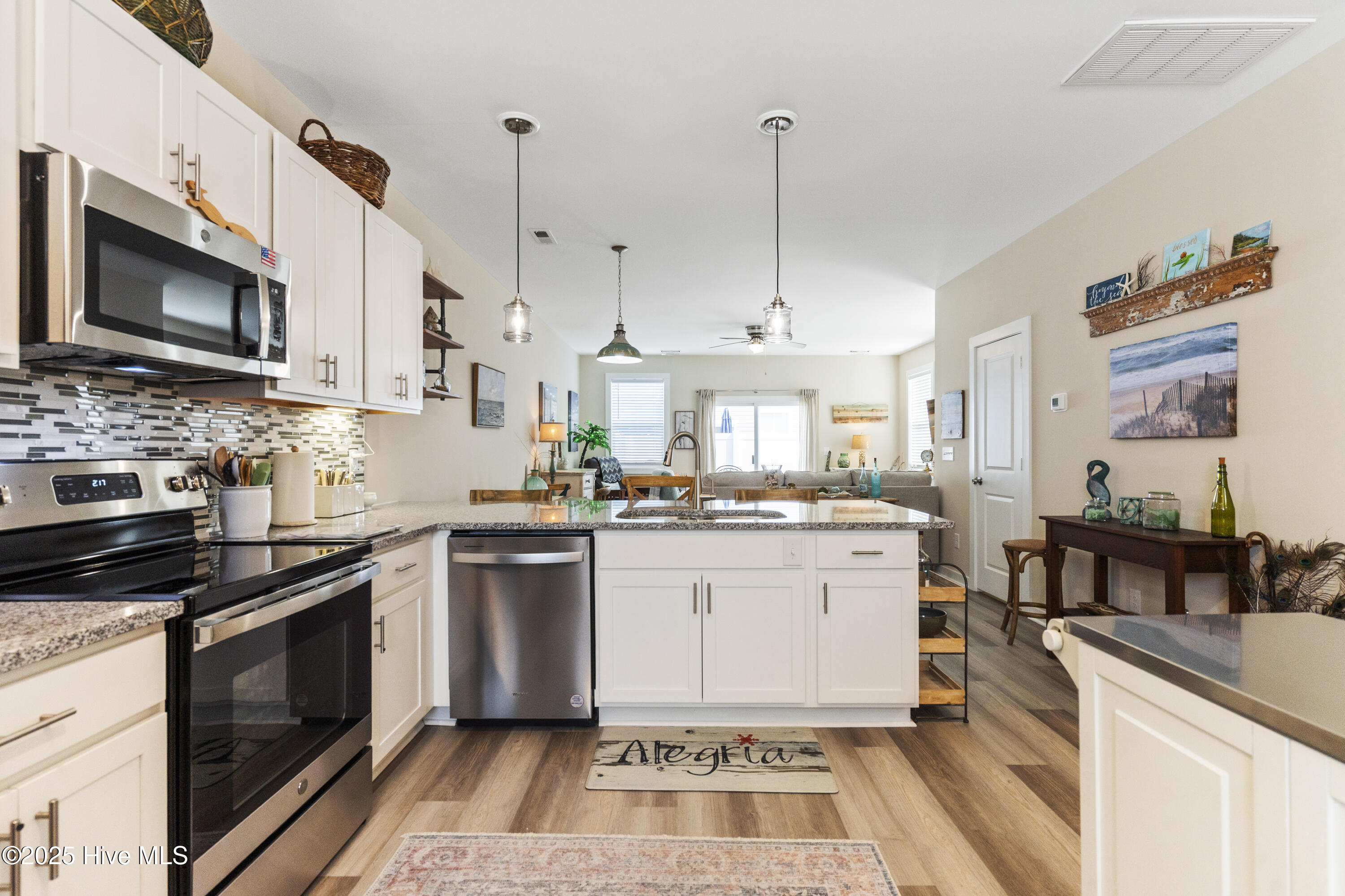 100505761 | Photo 21