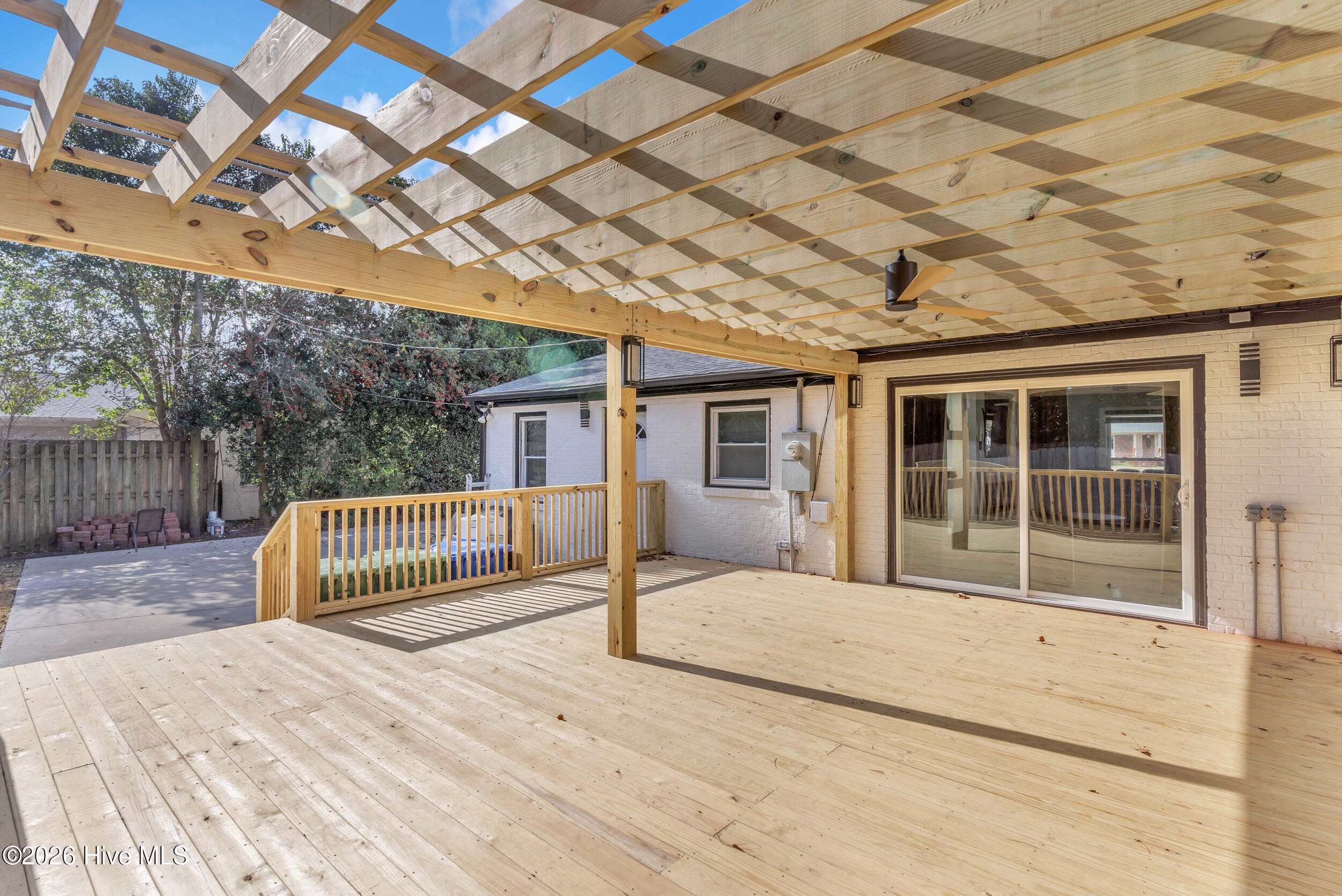 100548646 | Photo 42