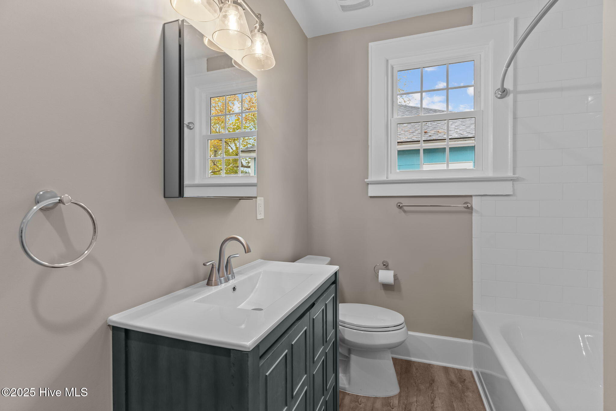 100542259 | Photo 22