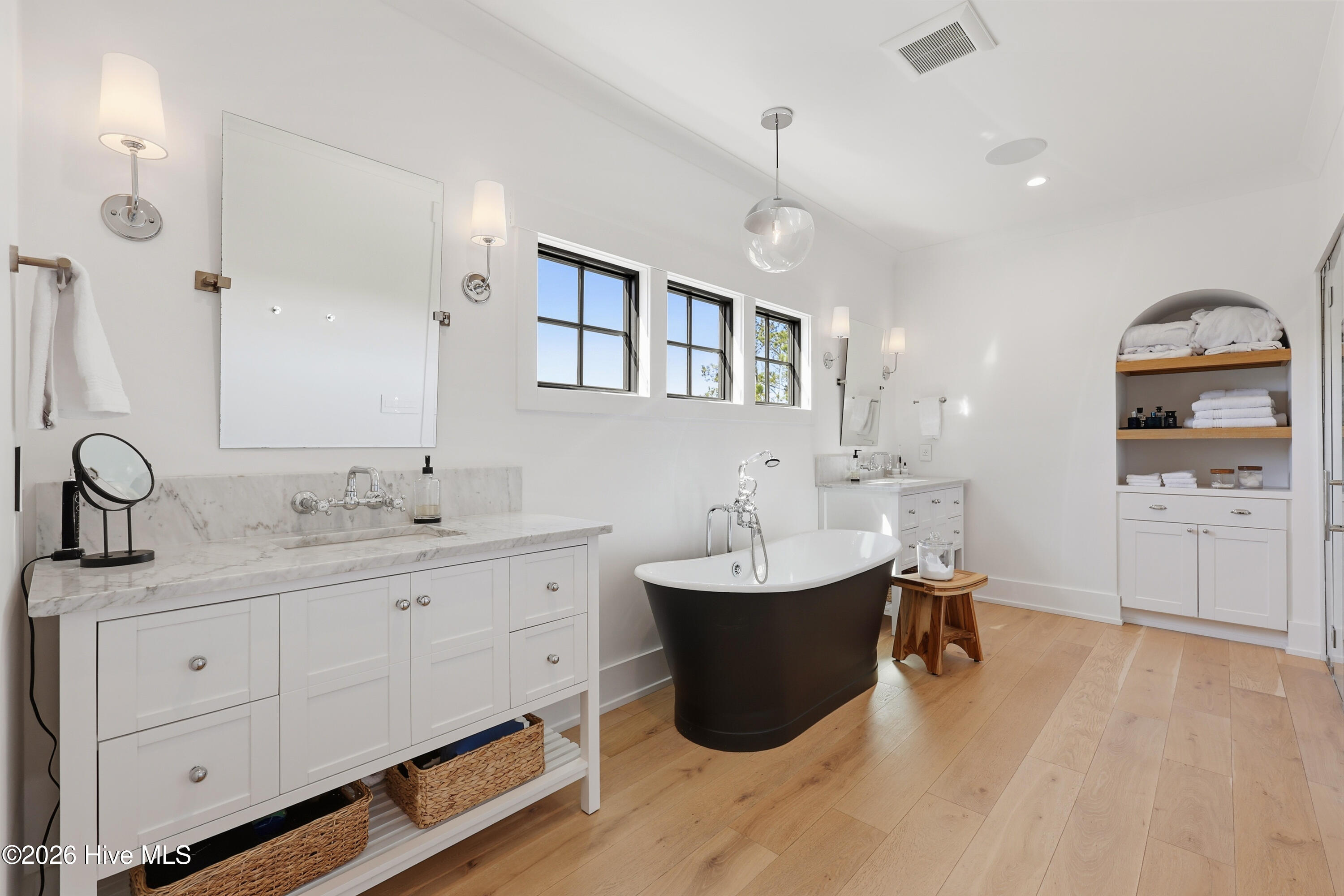 100554567 | Photo 31