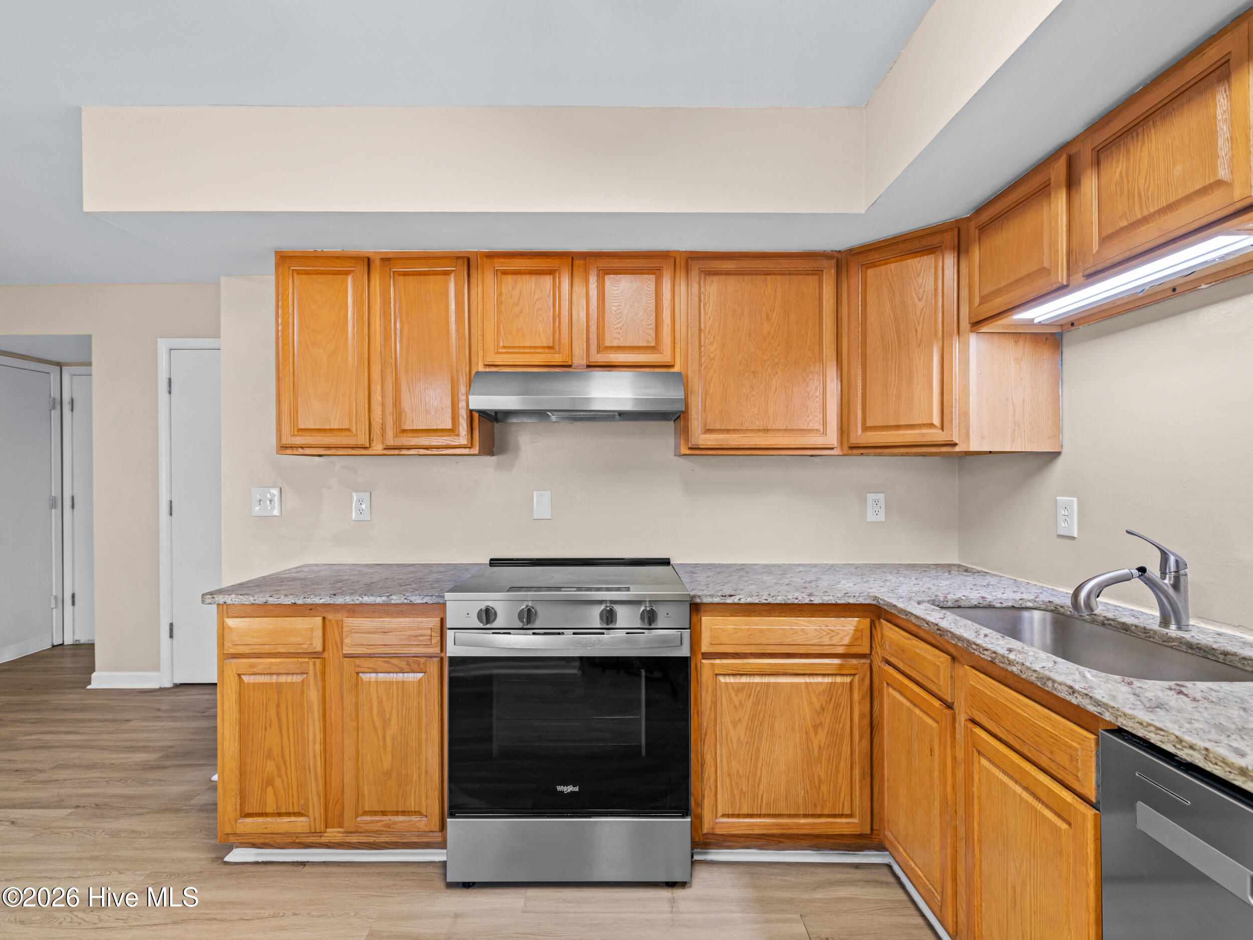 100560419 | Photo 15