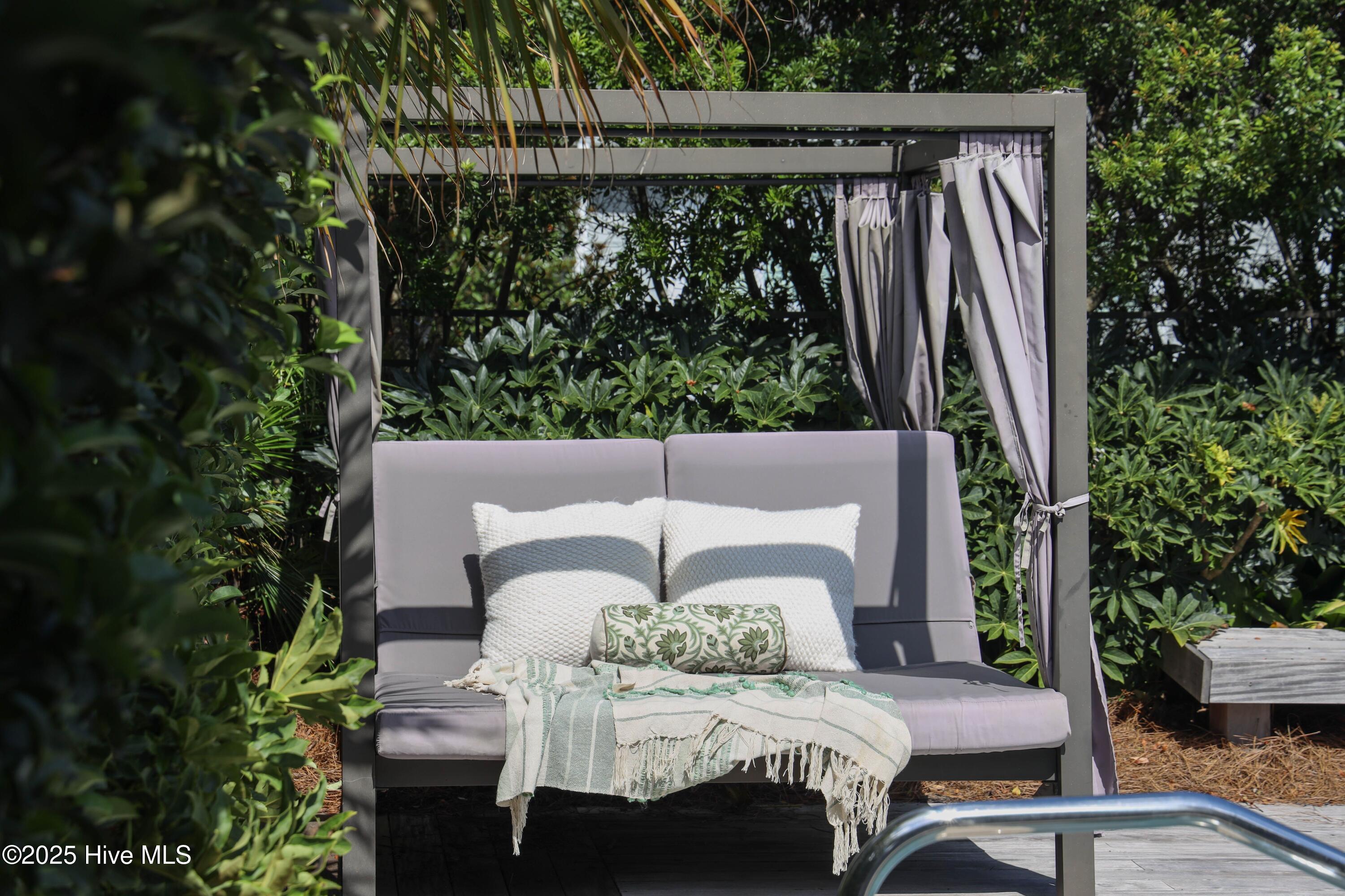 100534073 | Photo 34