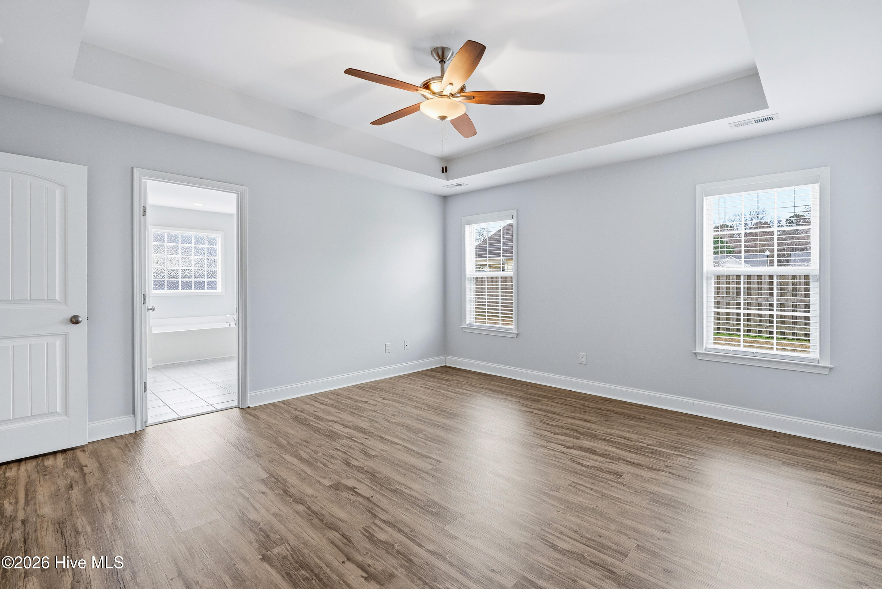 100557566 | Photo 23