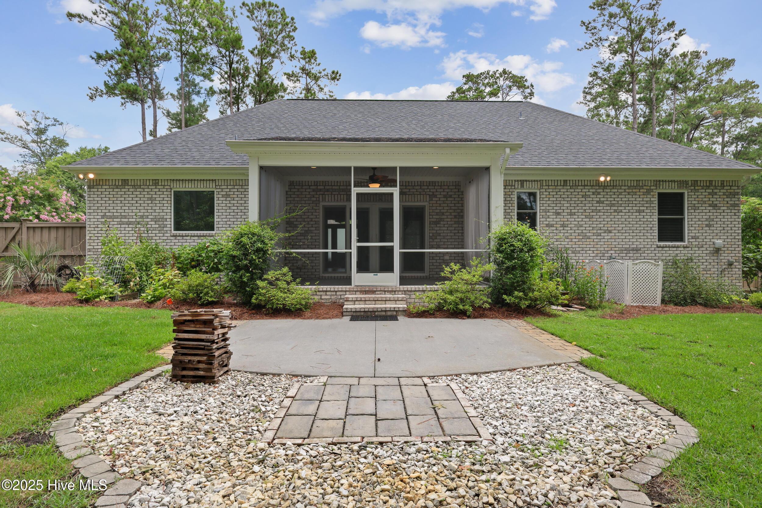 100518241 | Photo 35