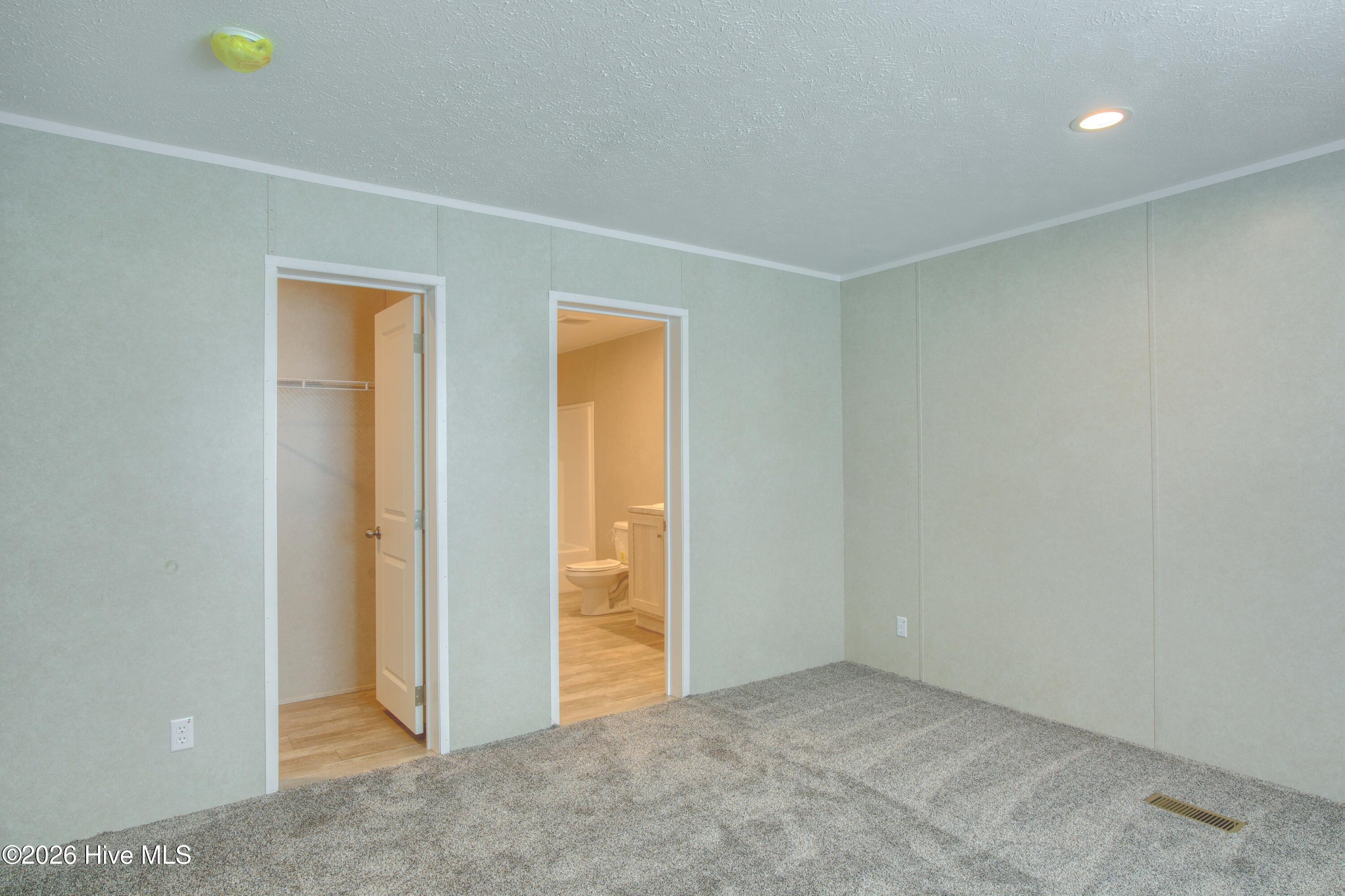 100557065 | Photo 17