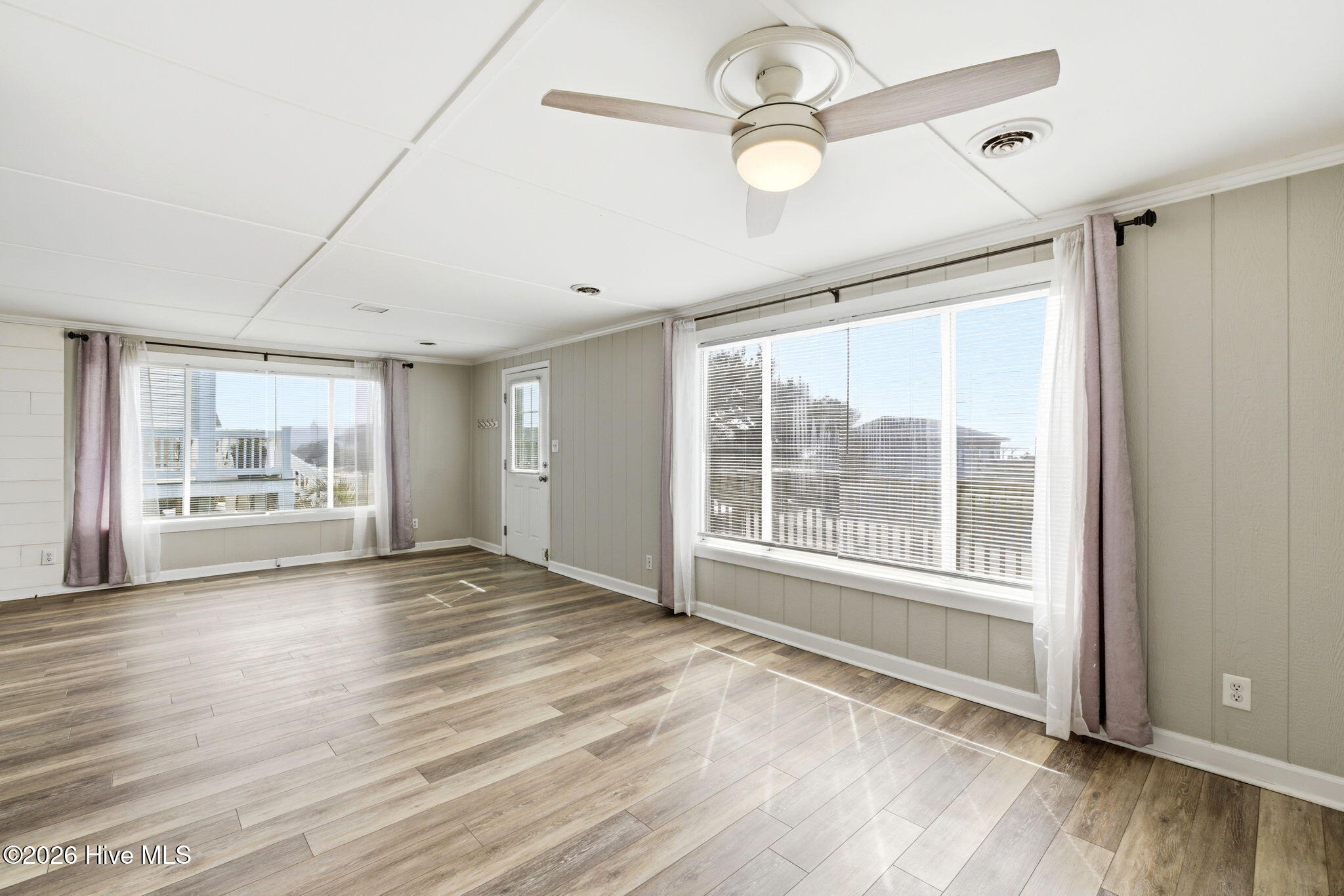 100557870 | Photo 19