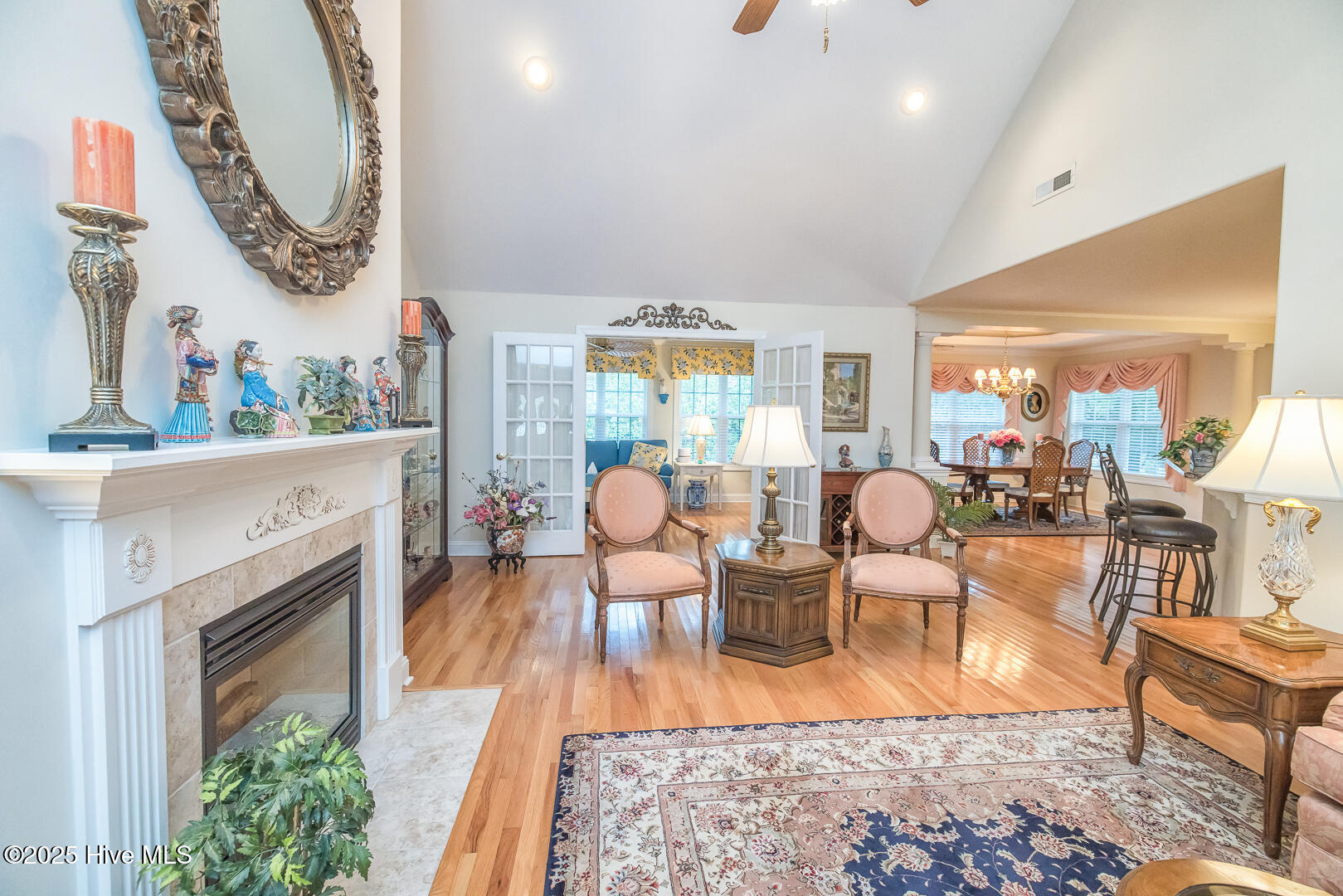 100538181 | Photo 24