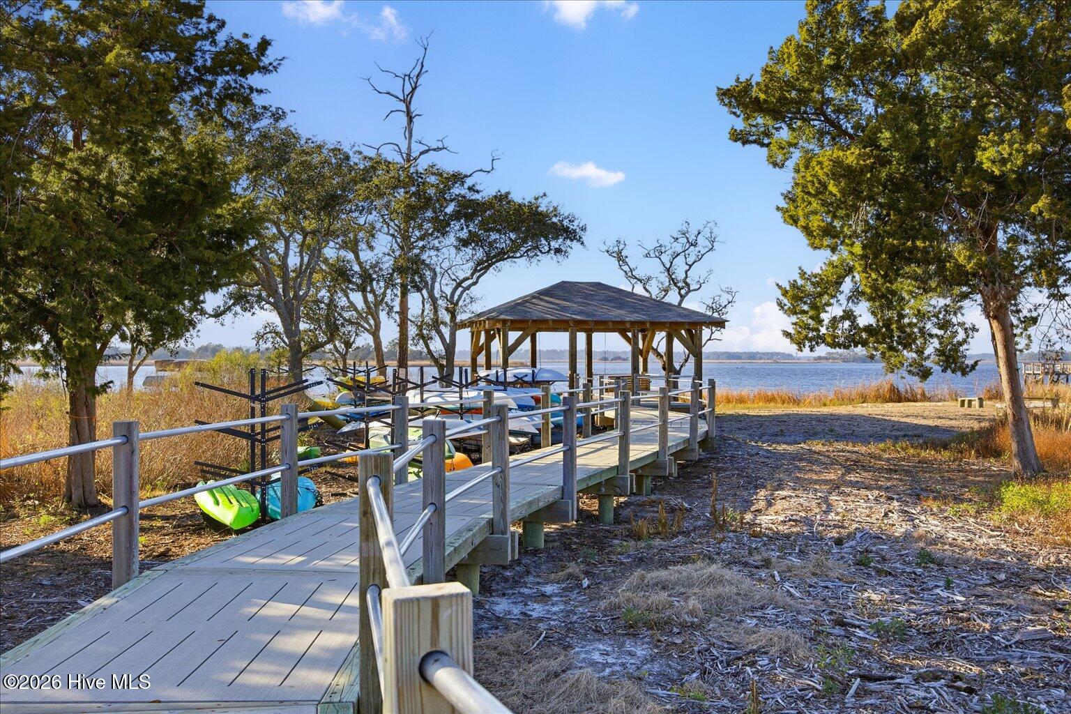 100548049 | Photo 36