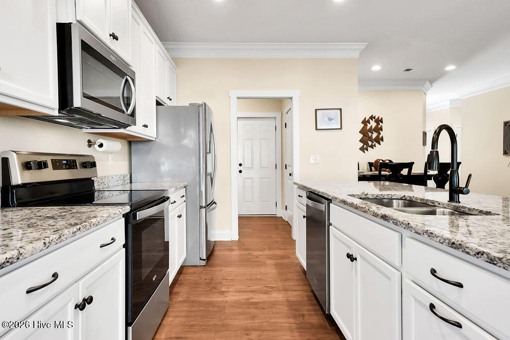 100568097 | Photo 18