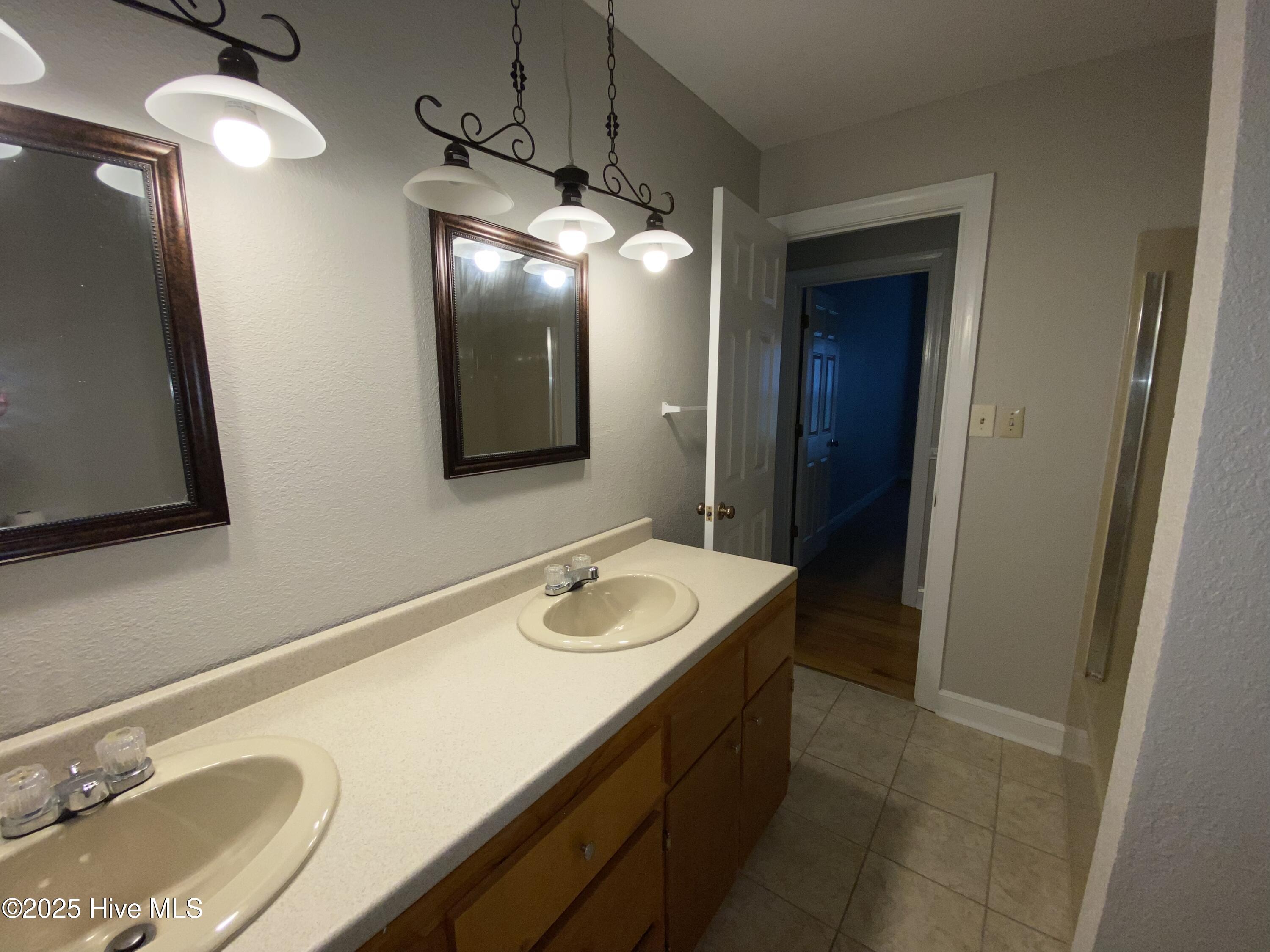 100532699 | Photo 25