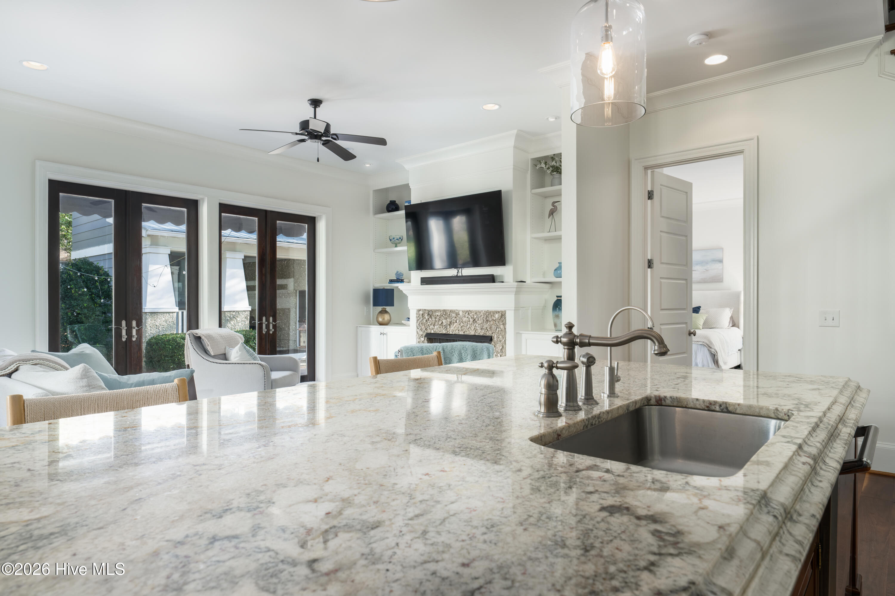 100549444 | Photo 18