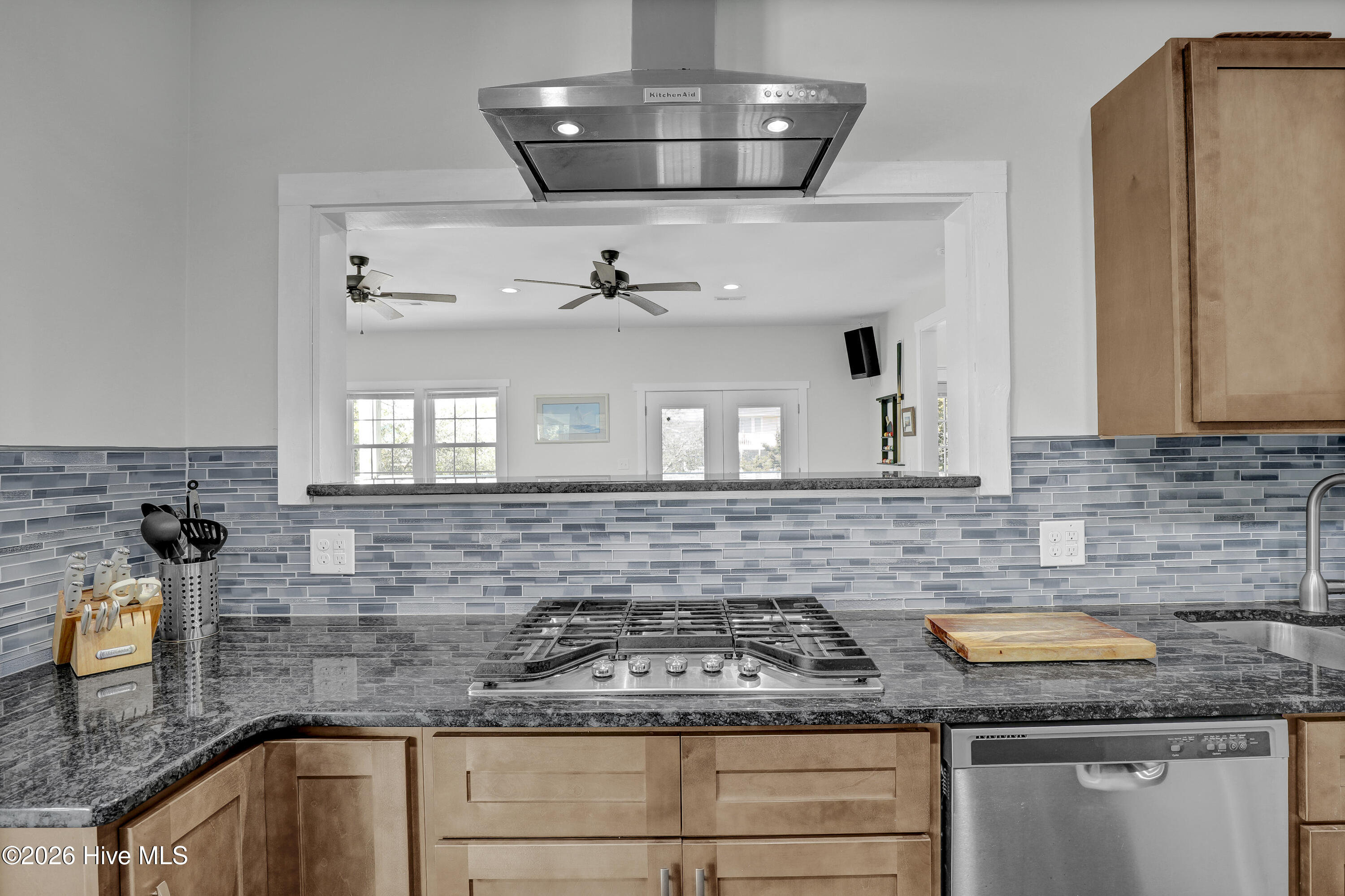 100551394 | Photo 12