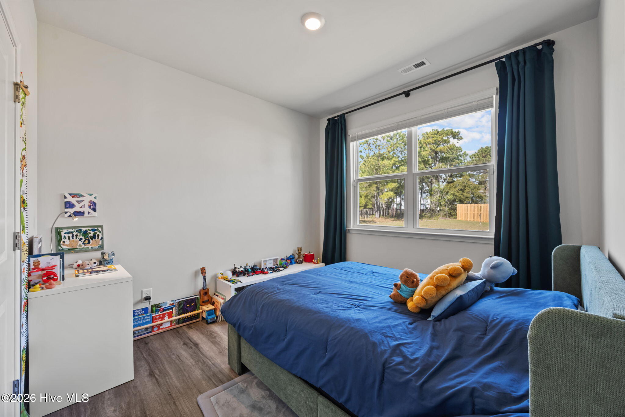 100564273 | Photo 28