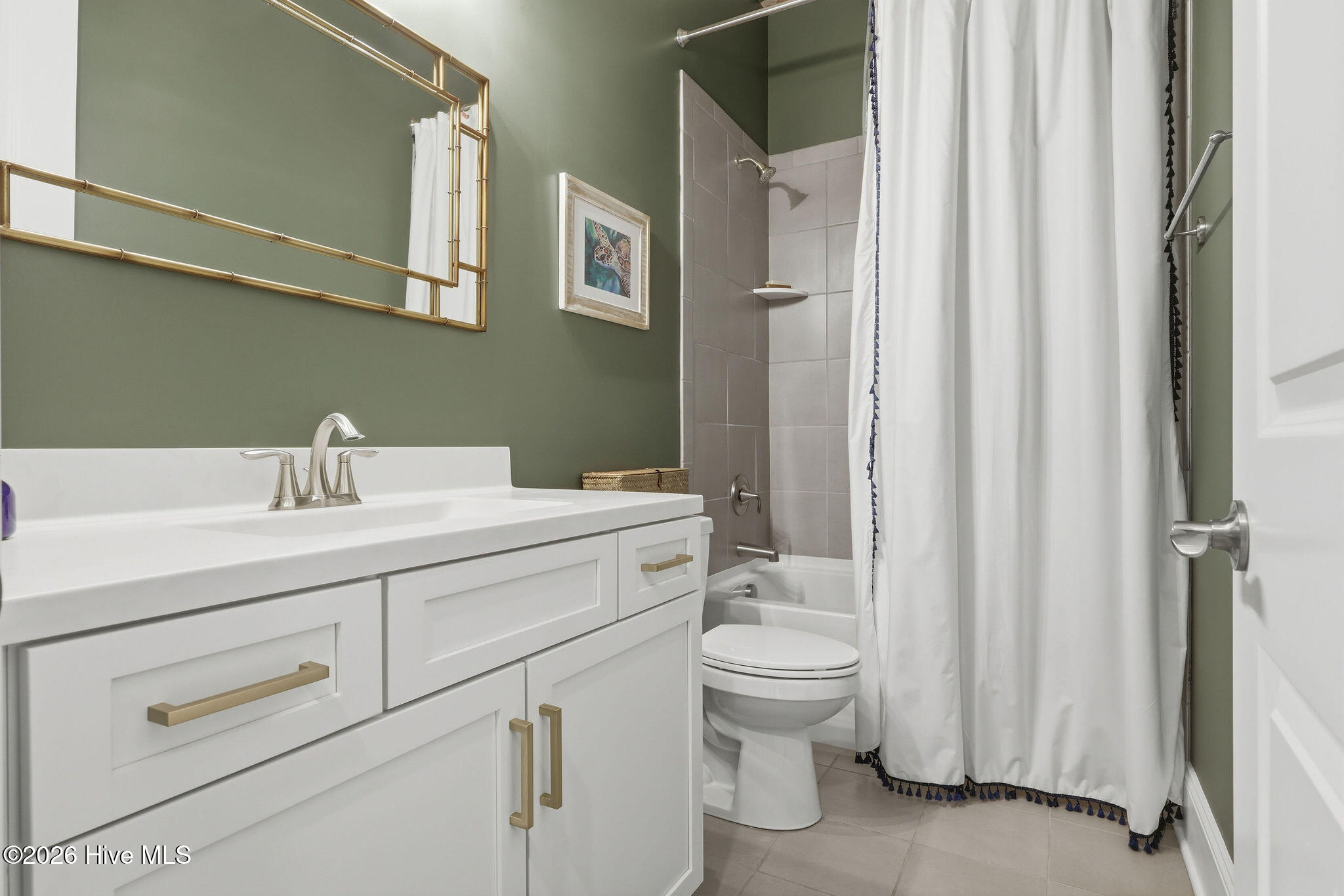 100569190 | Photo 48