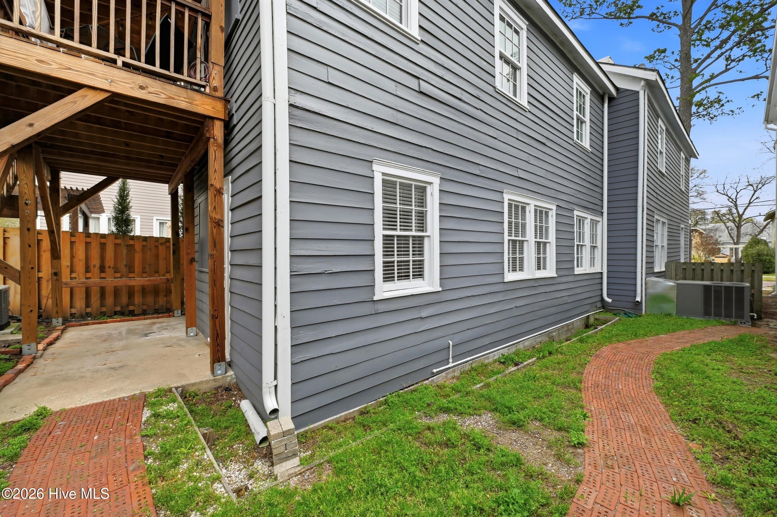 100560571 | Photo 25