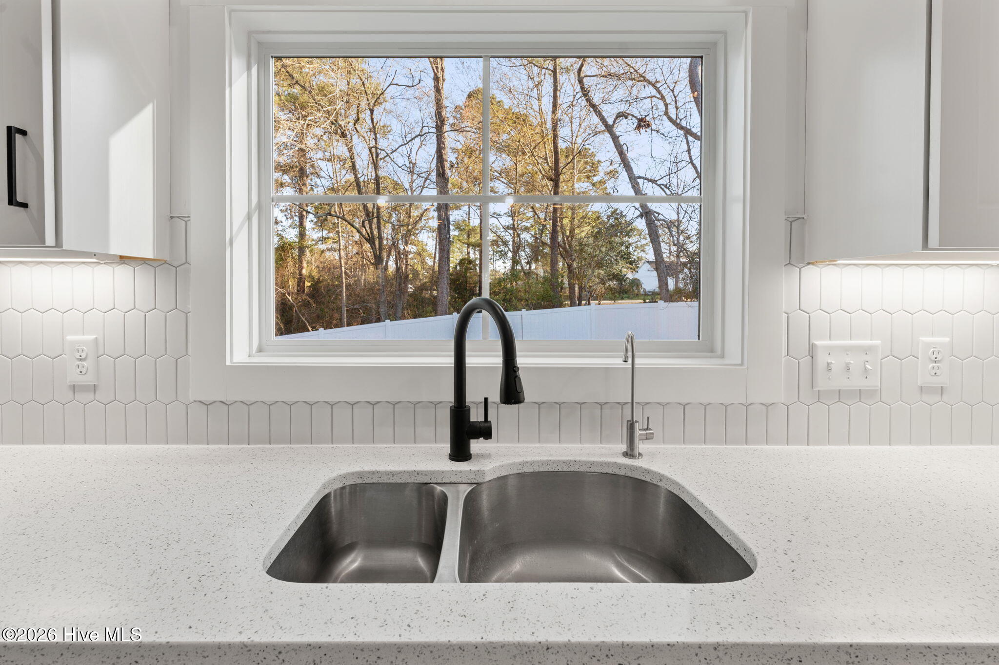 100562670 | Photo 14