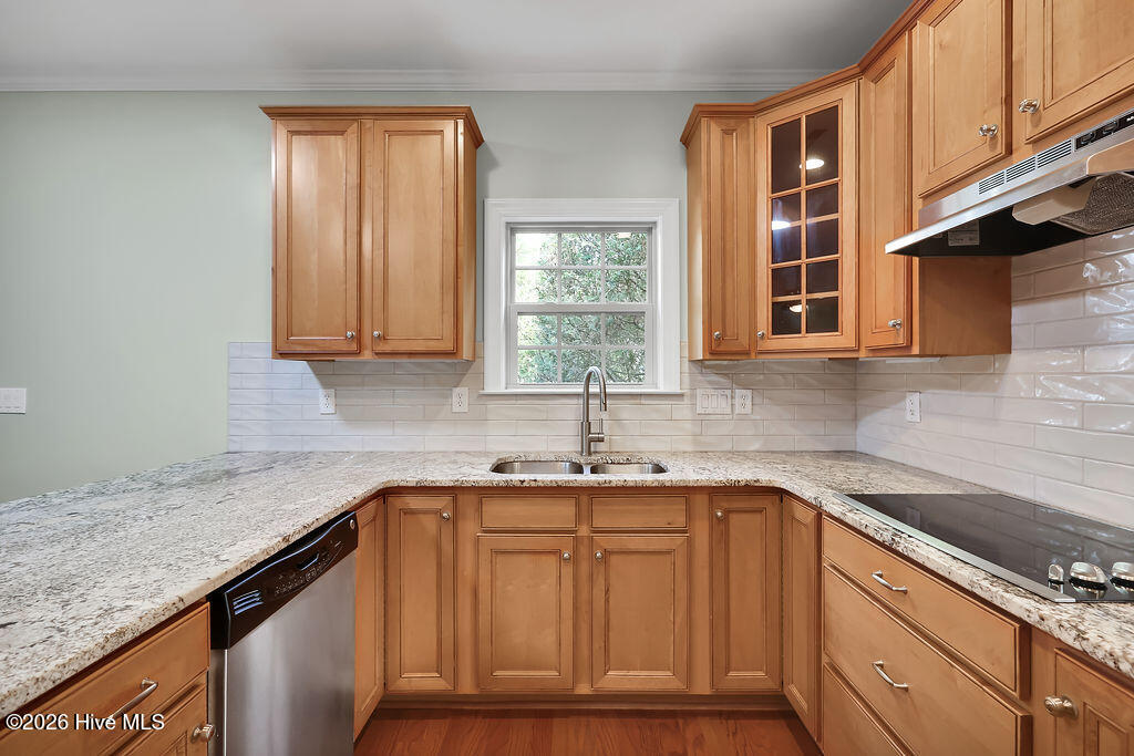 100548376 | Photo 10