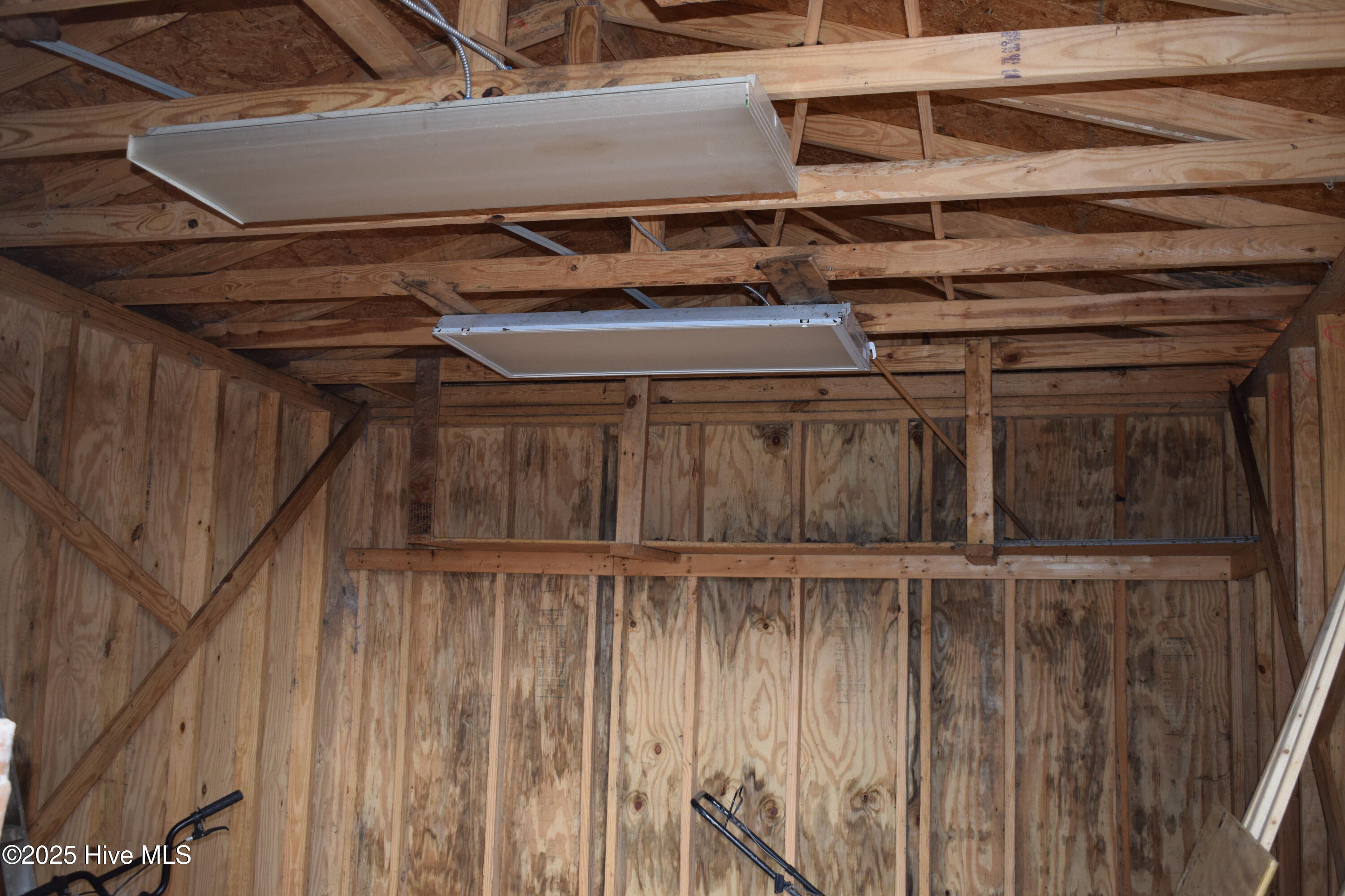 100560485 | Photo 30