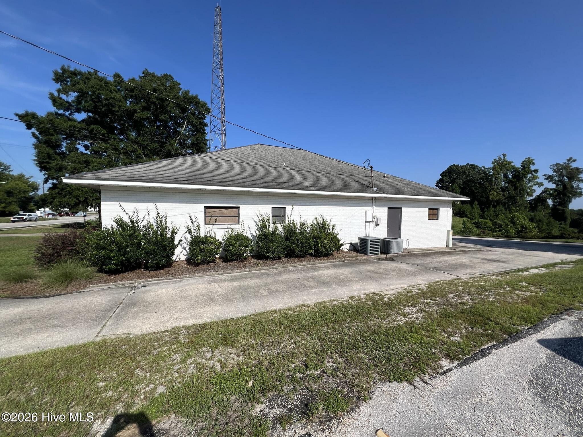 Exterior photo of 409 E Broad Street, Elizabethtown, NC 28337. MLS: 100598544
