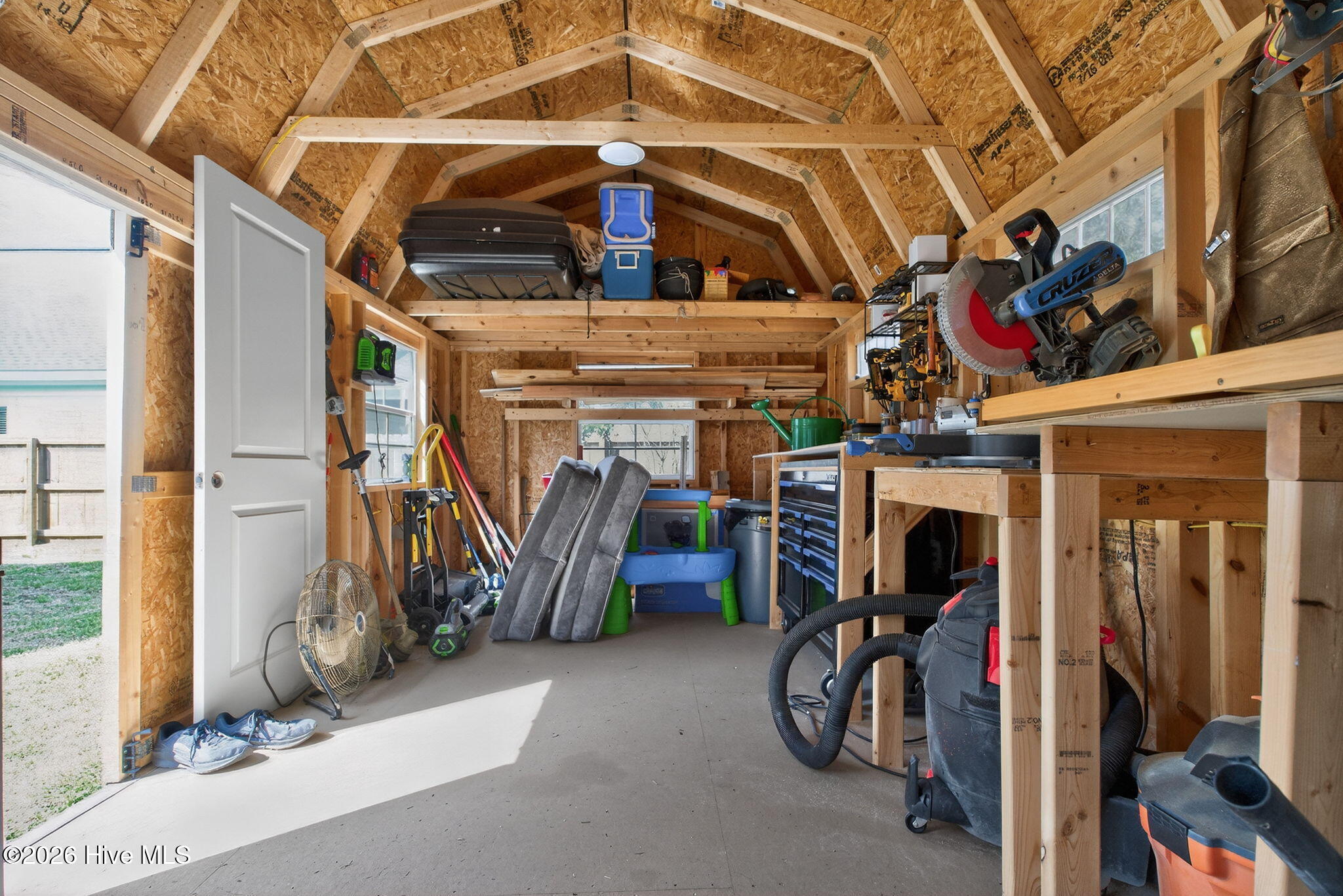 100559815 | Photo 61