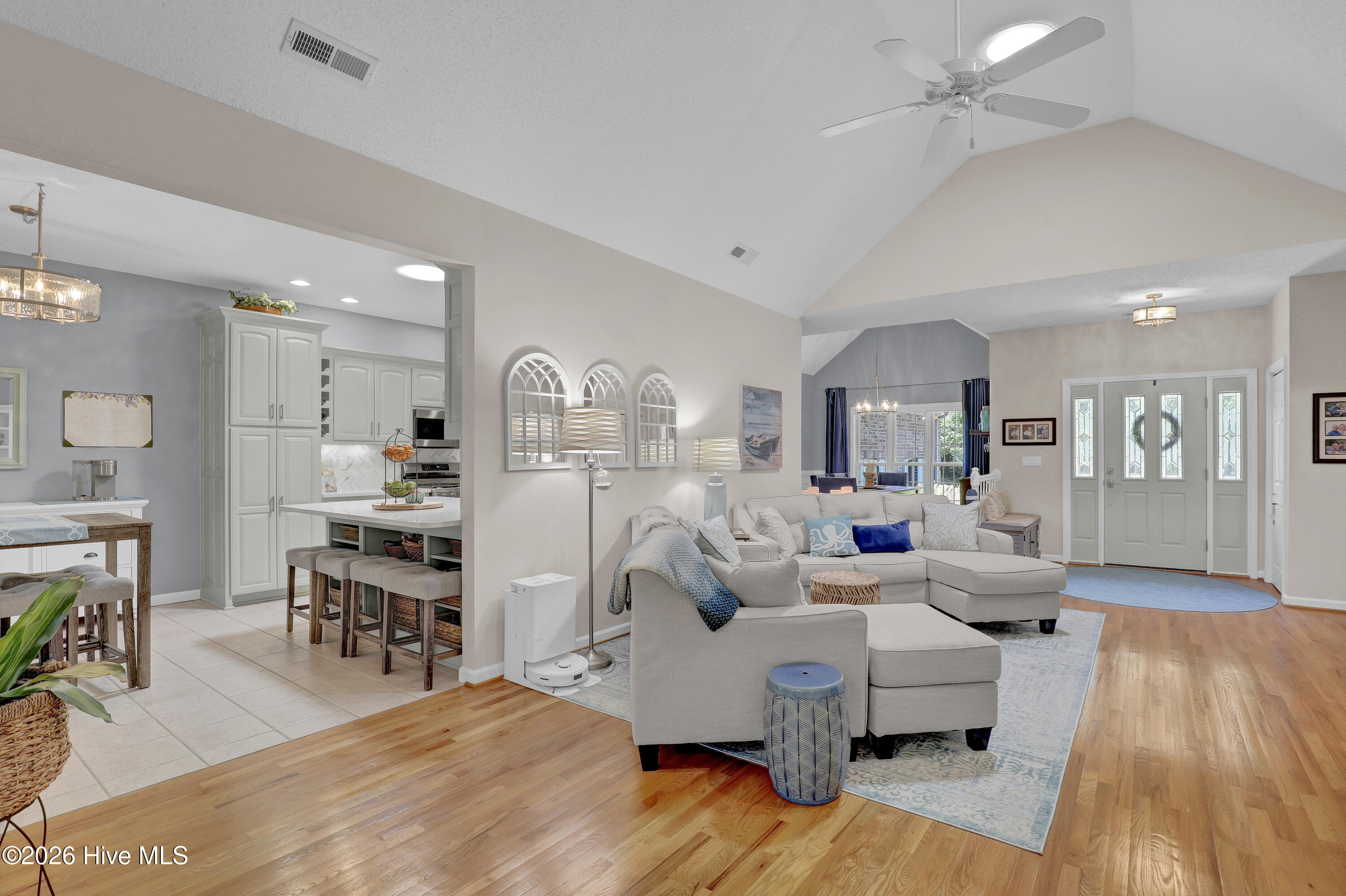 100570699 | Photo 12