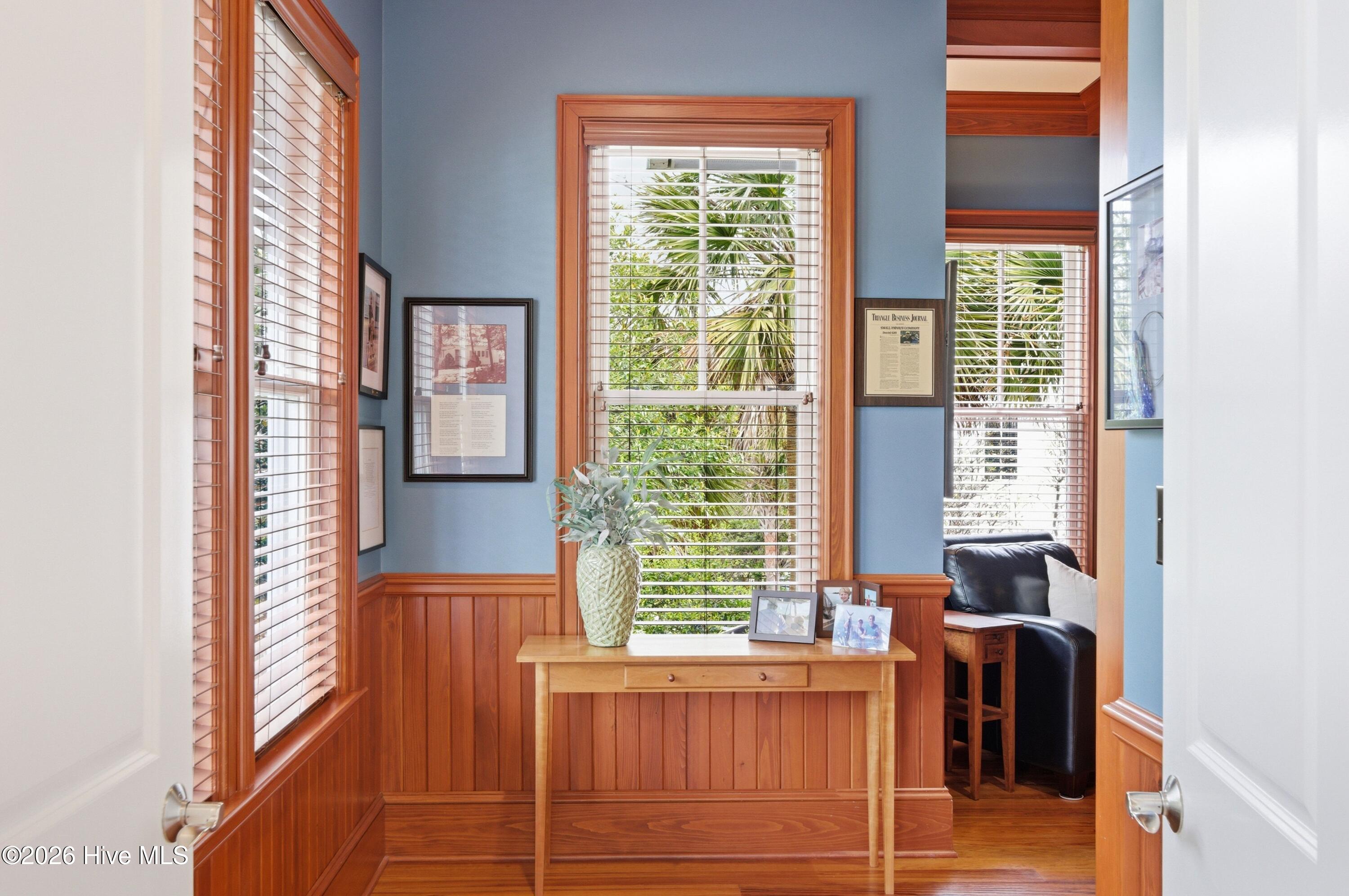 100564058 | Photo 43