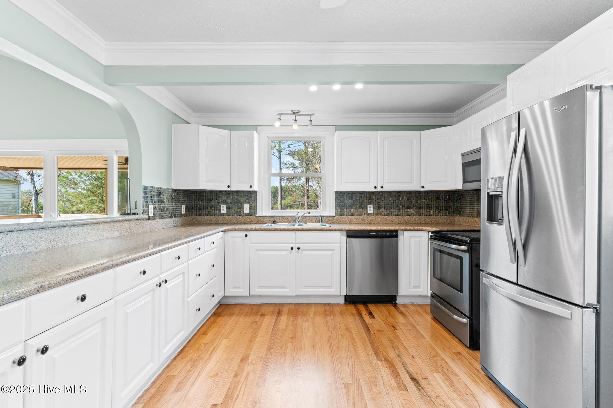 100543279 | Photo 25