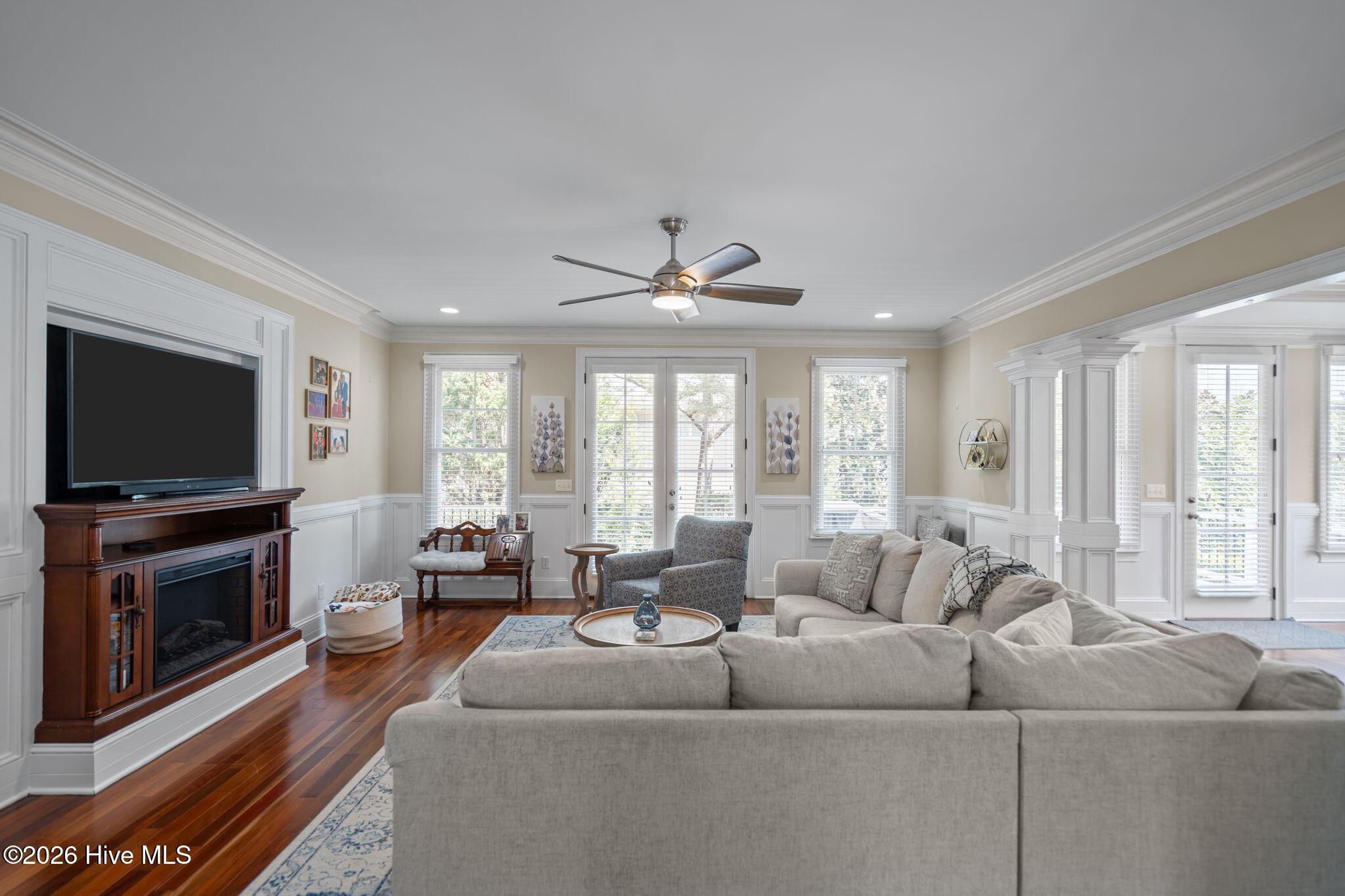 100561937 | Photo 19